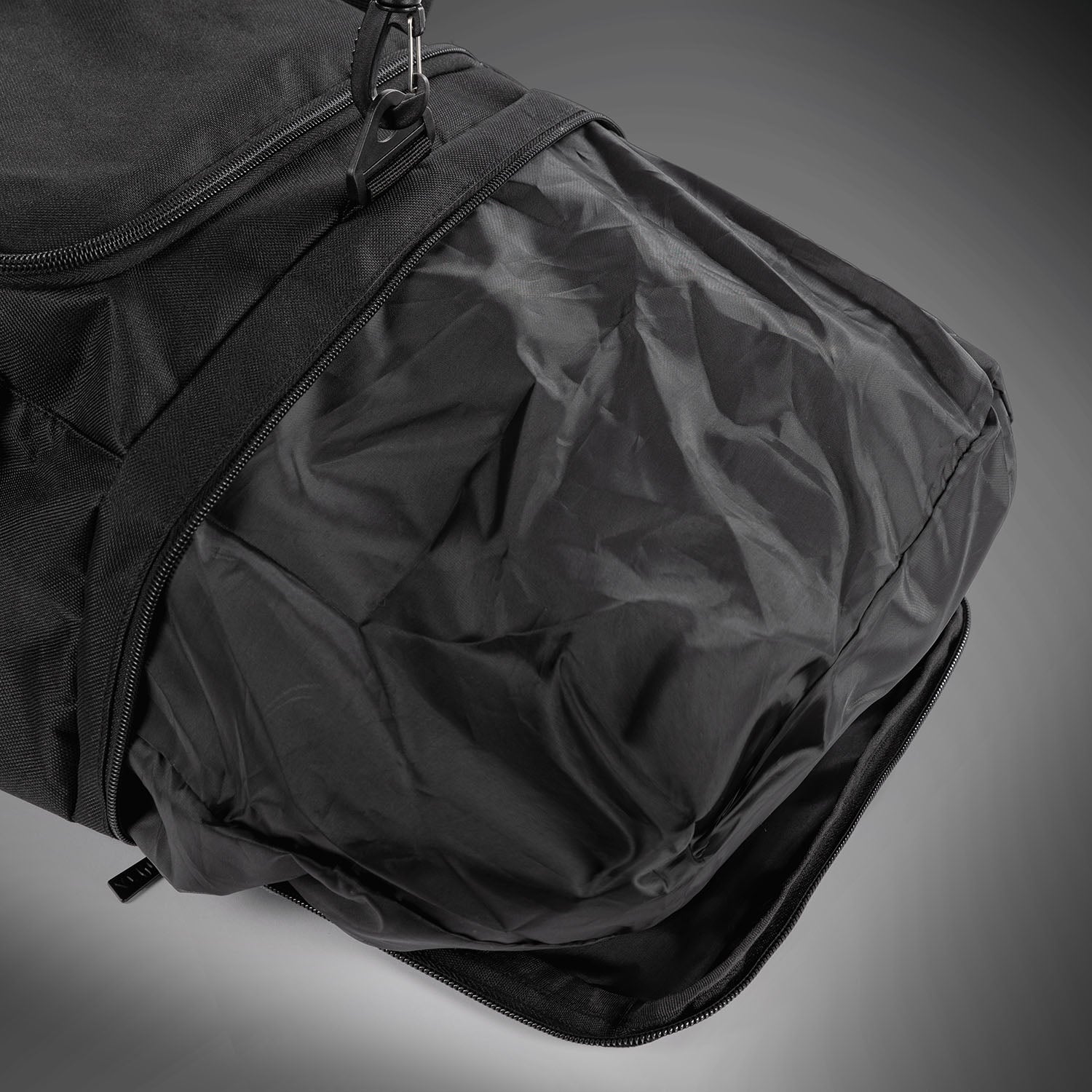 venum-essential-sporttasche-37l-schwarz image 6