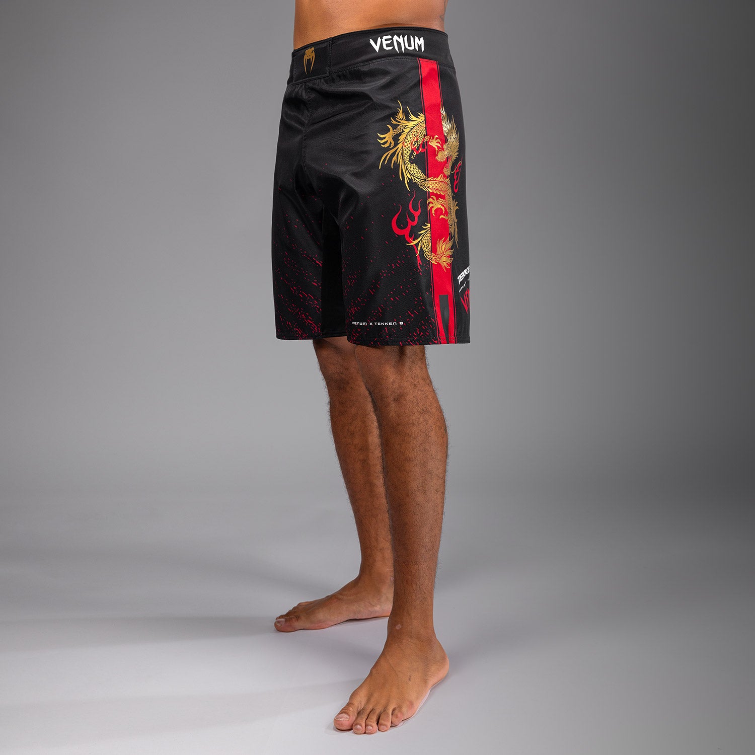 venum-x-tekken-8-marshall-law-fight-shorts-schwarz-rot-gold image 2