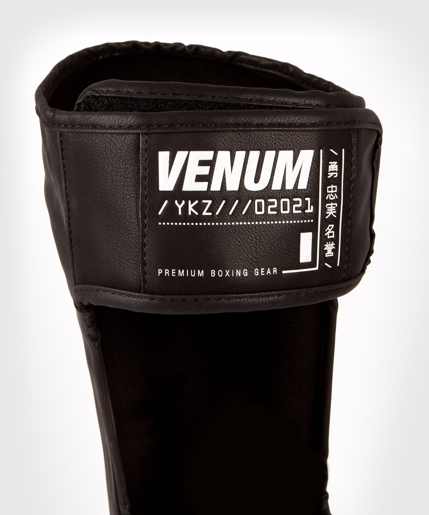 venum-ykz21-schienbeinschoner-schwarz-silber image 6