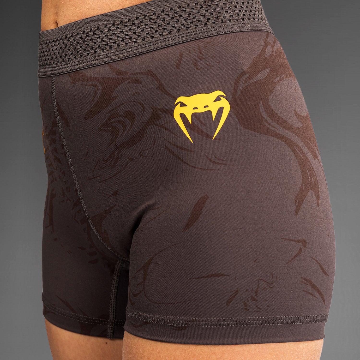 venum-ufc-fusion-fight-week-vale-tudo-short-damen-erdiges-braun image 7