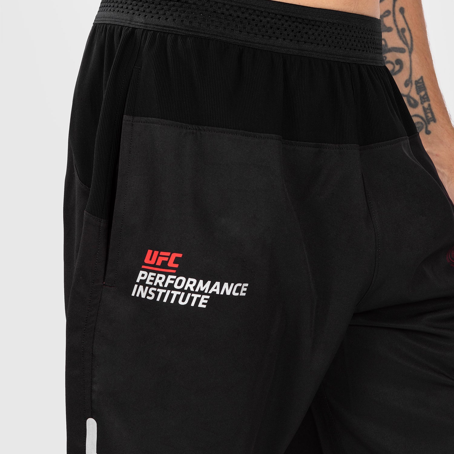 ufc-venum-performance-institute-2-0-herren-performance-short-schwarz-rot image 4