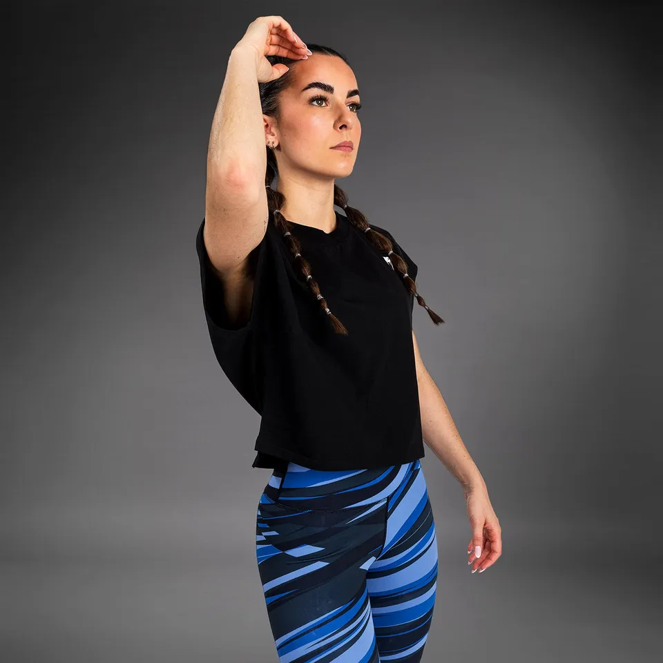 venum-abyss-damen-cropped-t-shirt-tiefes-schwarz image 1
