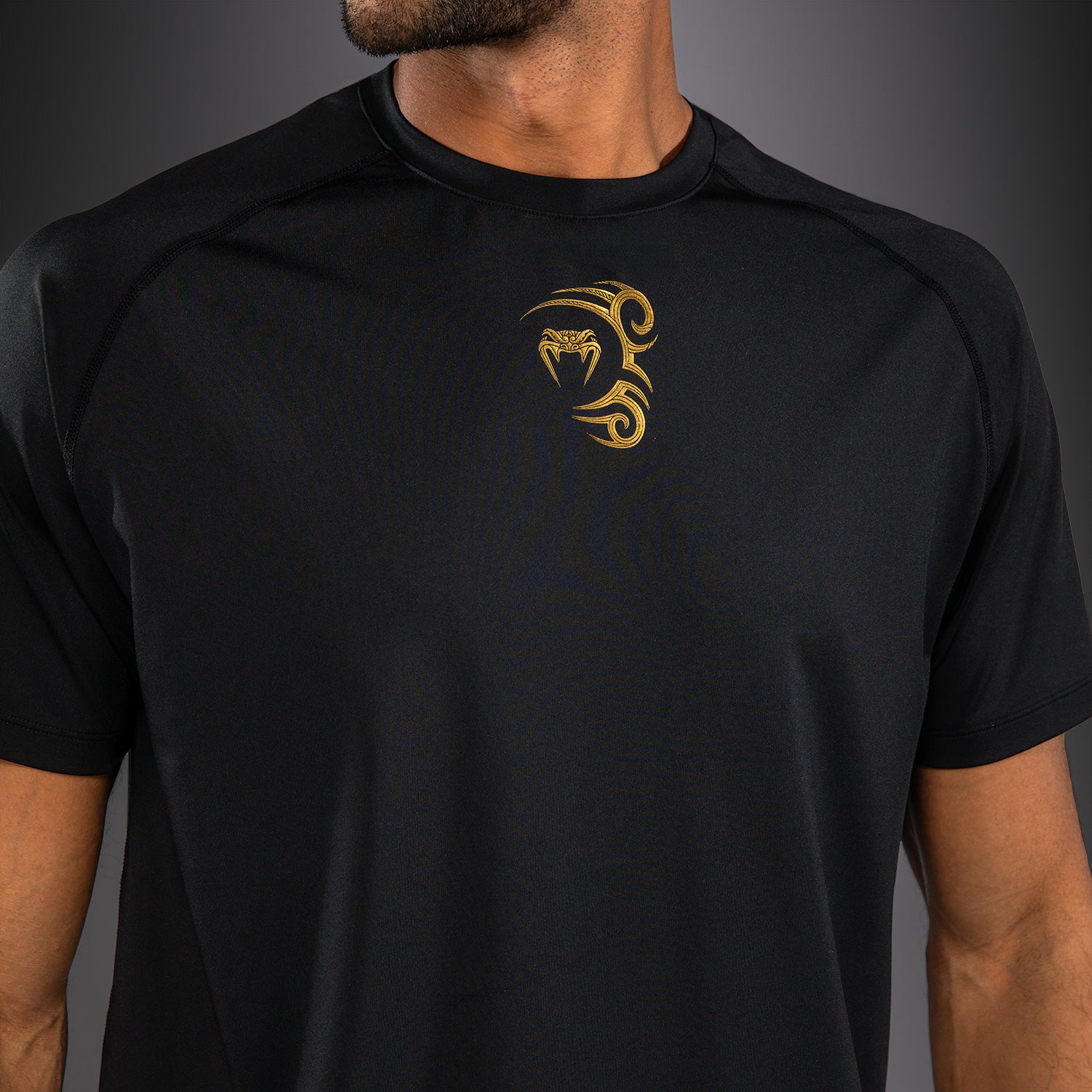 venum-x-mike-tyson-tiger-dry-tech-t-shirt-schwarz-gold-herren image 5