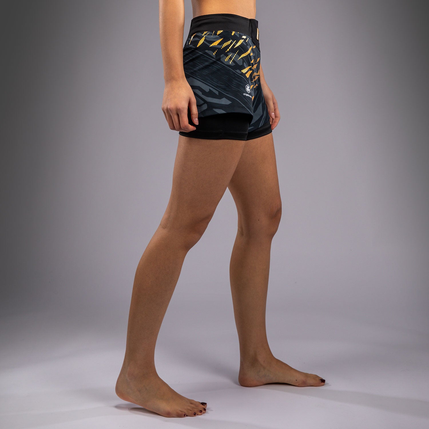 venum-ufc-fusion-authentic-fight-night-damen-fight-short-champion-schwarz-gold image 4