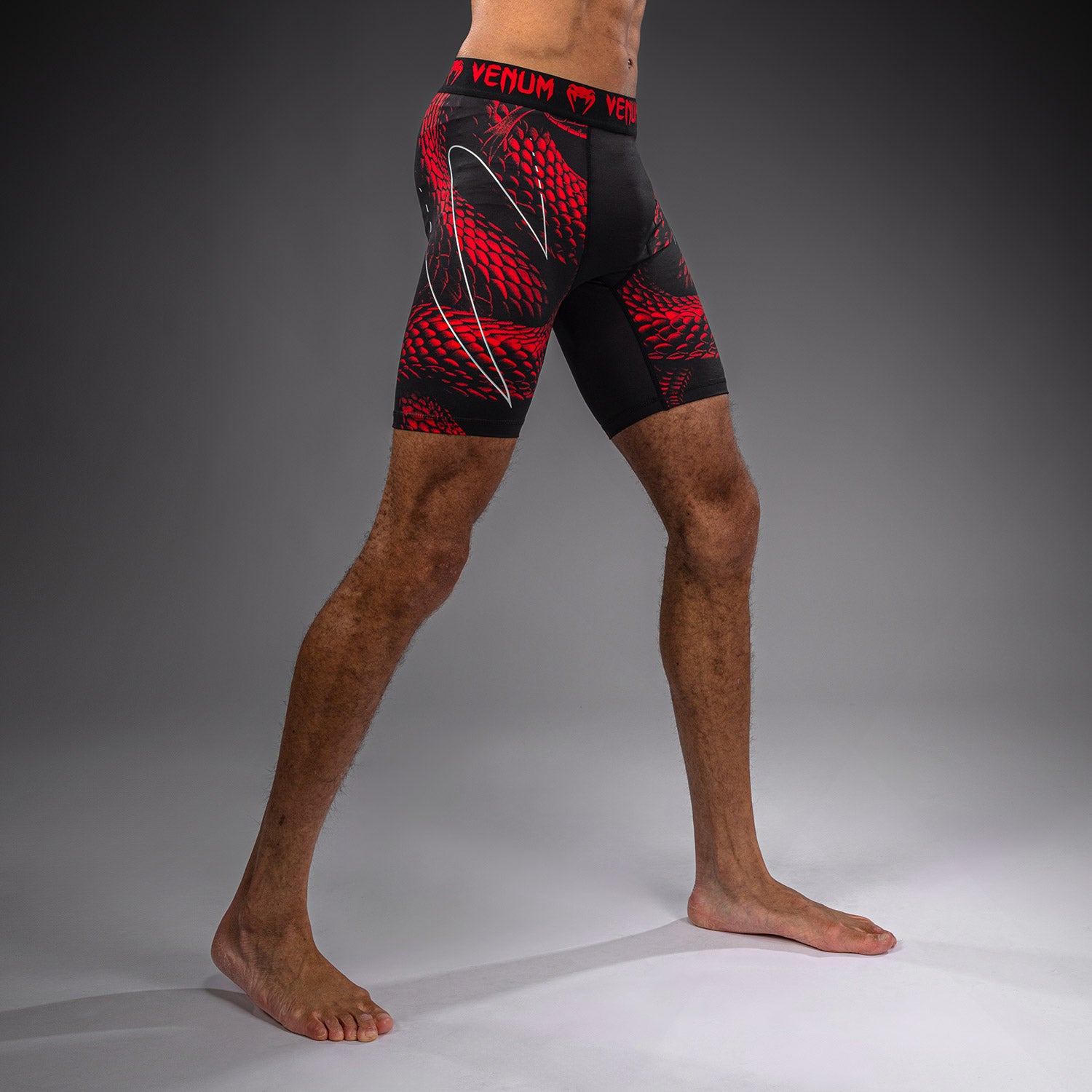 venum-matupa-kompressionsshort-schwarz-rot-silber image 3