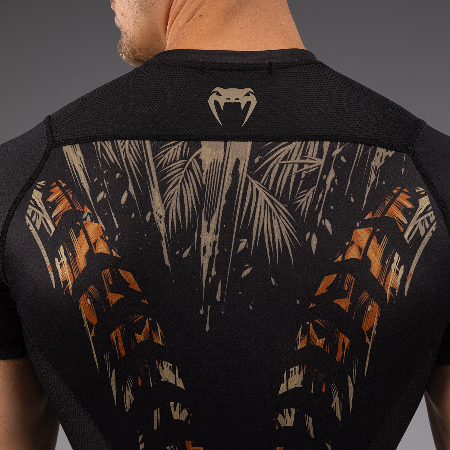 venum-tiger-herren-kurzarm-rashguard-schwarz-neonorange image 2