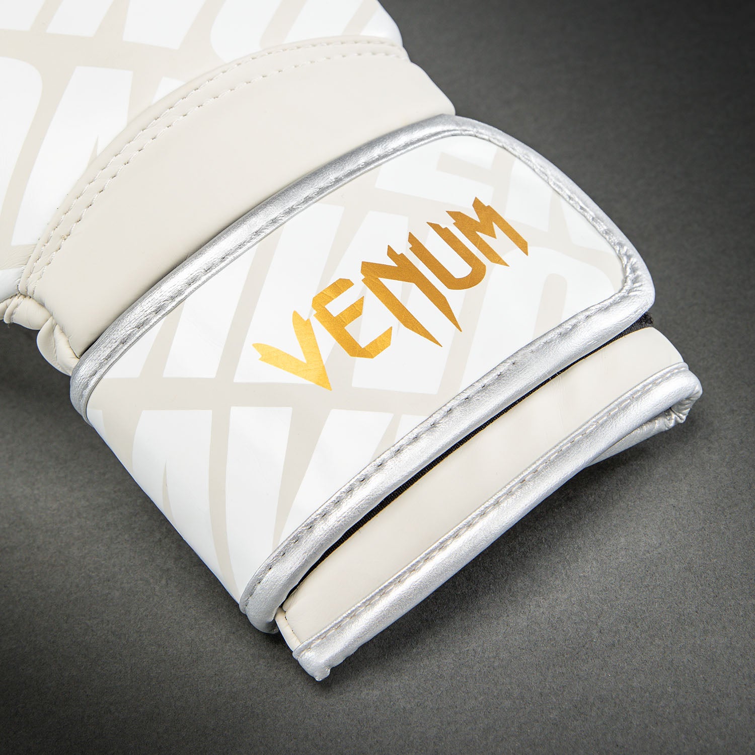 venum-contender-1-5xt-boxhandschuhe-hellbeige-wei-creme image 3
