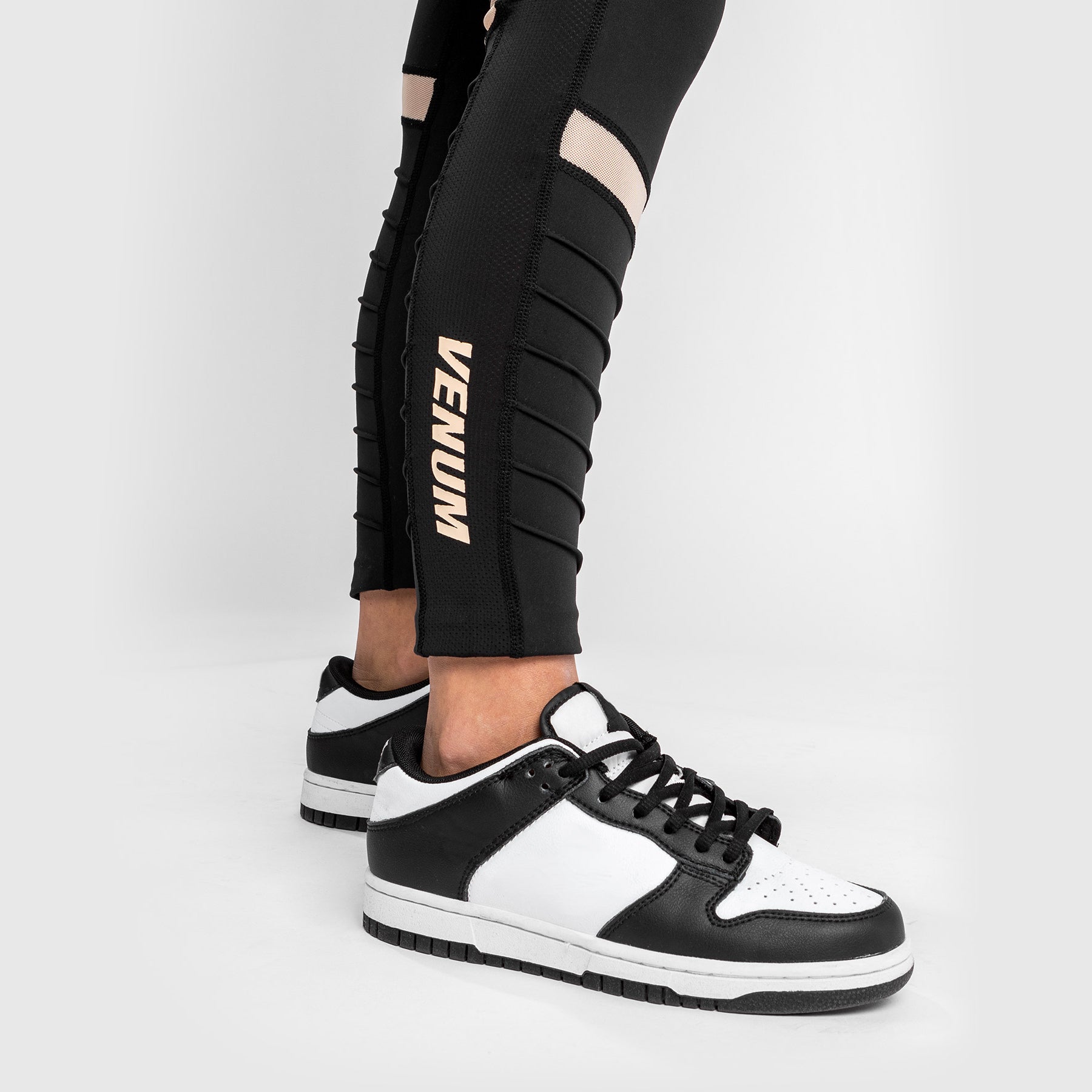 venum-moto-7-8-leggings-schwarz-sand-high-waist-mit-taschen image 7