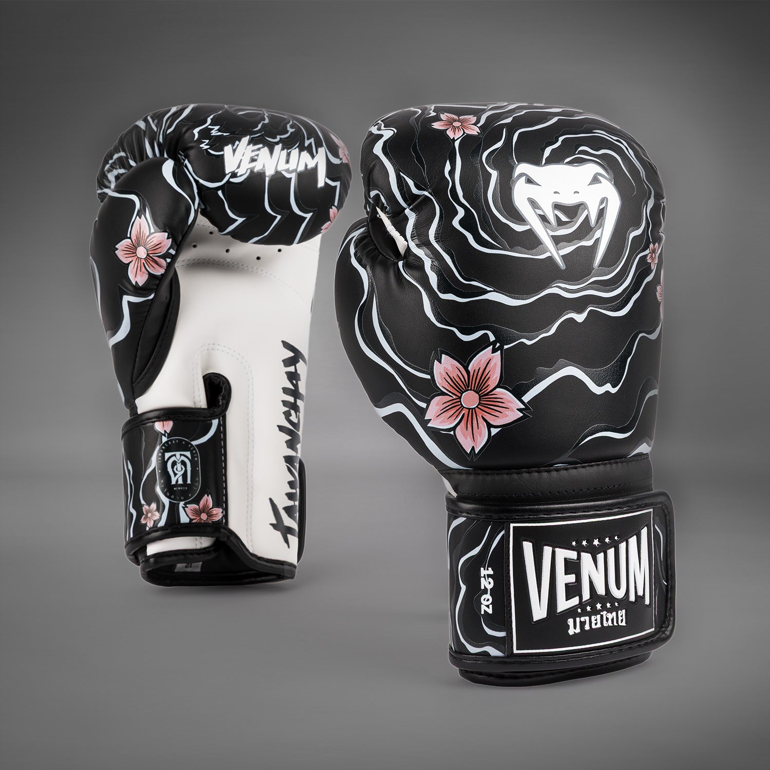 venum-x-tawanchay-boxhandschuhe-schwarz-wei image 2