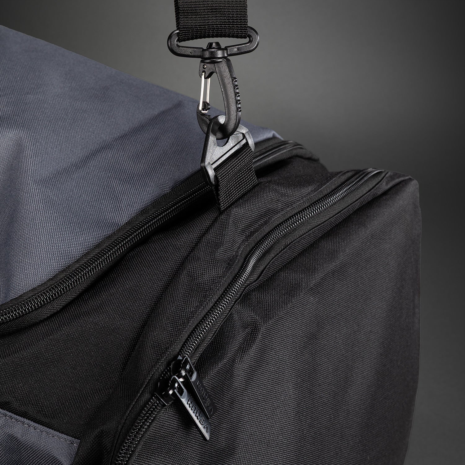 venum-essential-sporttasche-37-l-duffle-grau-schwarz image 5