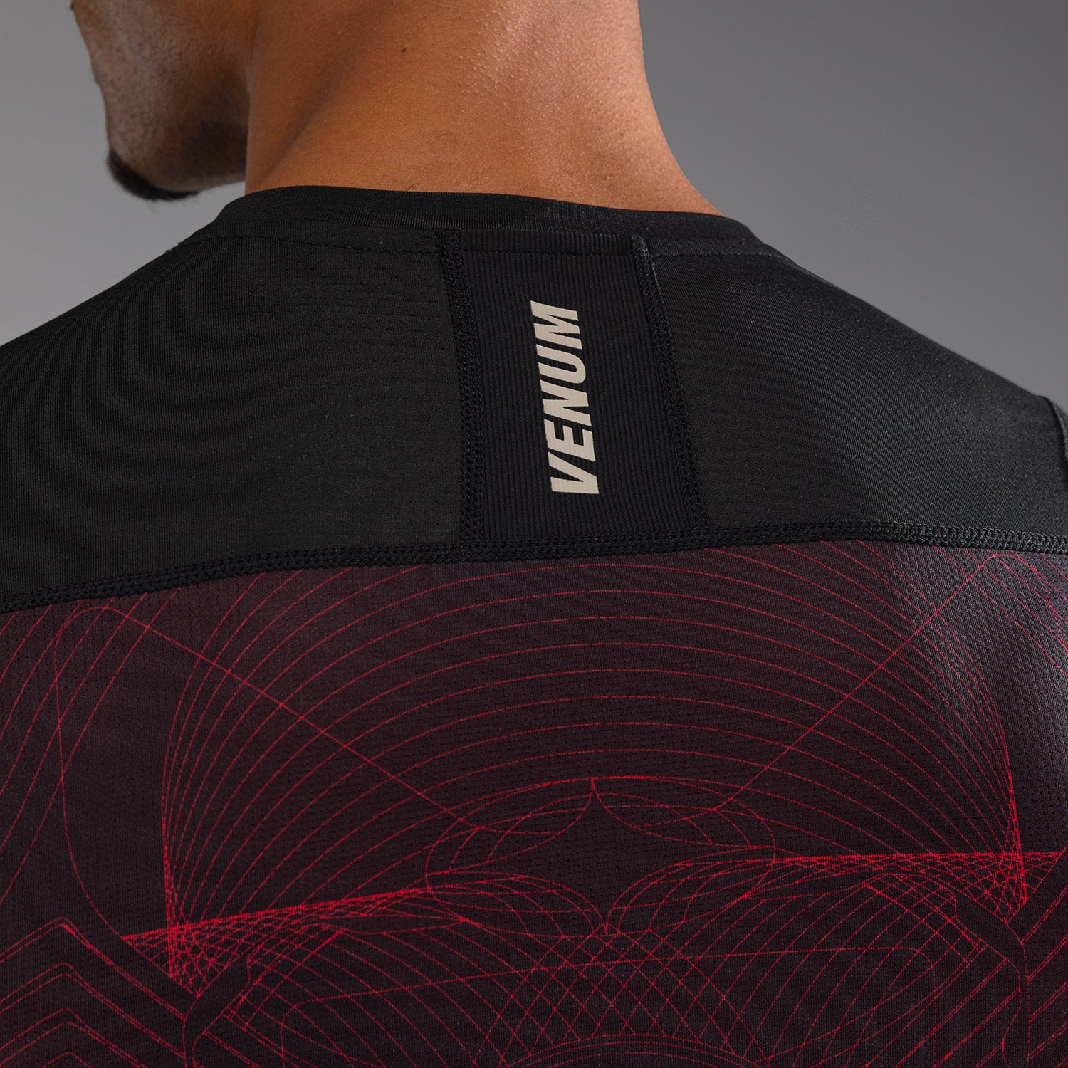 venum-g-fit-air-herren-kurzarm-rashguard-tiefschwarz-feuerrot image 6