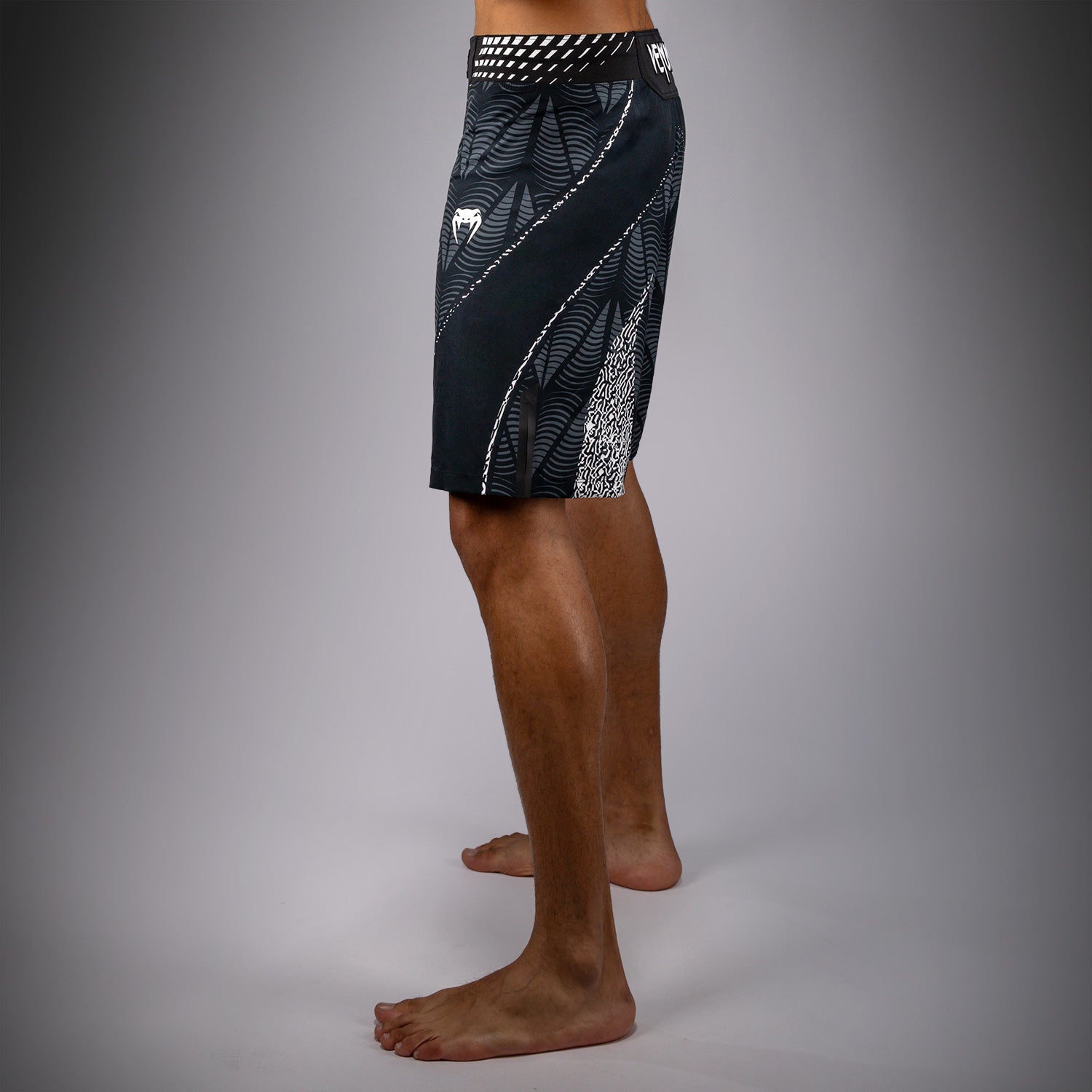 ufc-zenith-by-venum-authentic-fight-night-long-fit-fight-shorts-herren-personali image 3