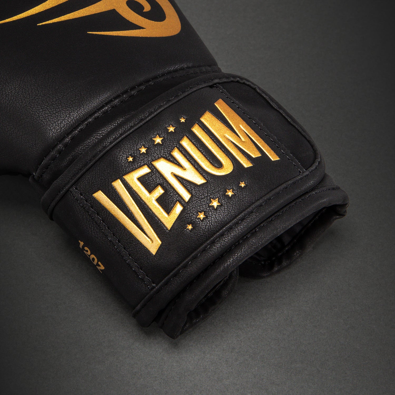 venum-mike-tyson-replica-boxhandschuhe-schwarz-gold image 3