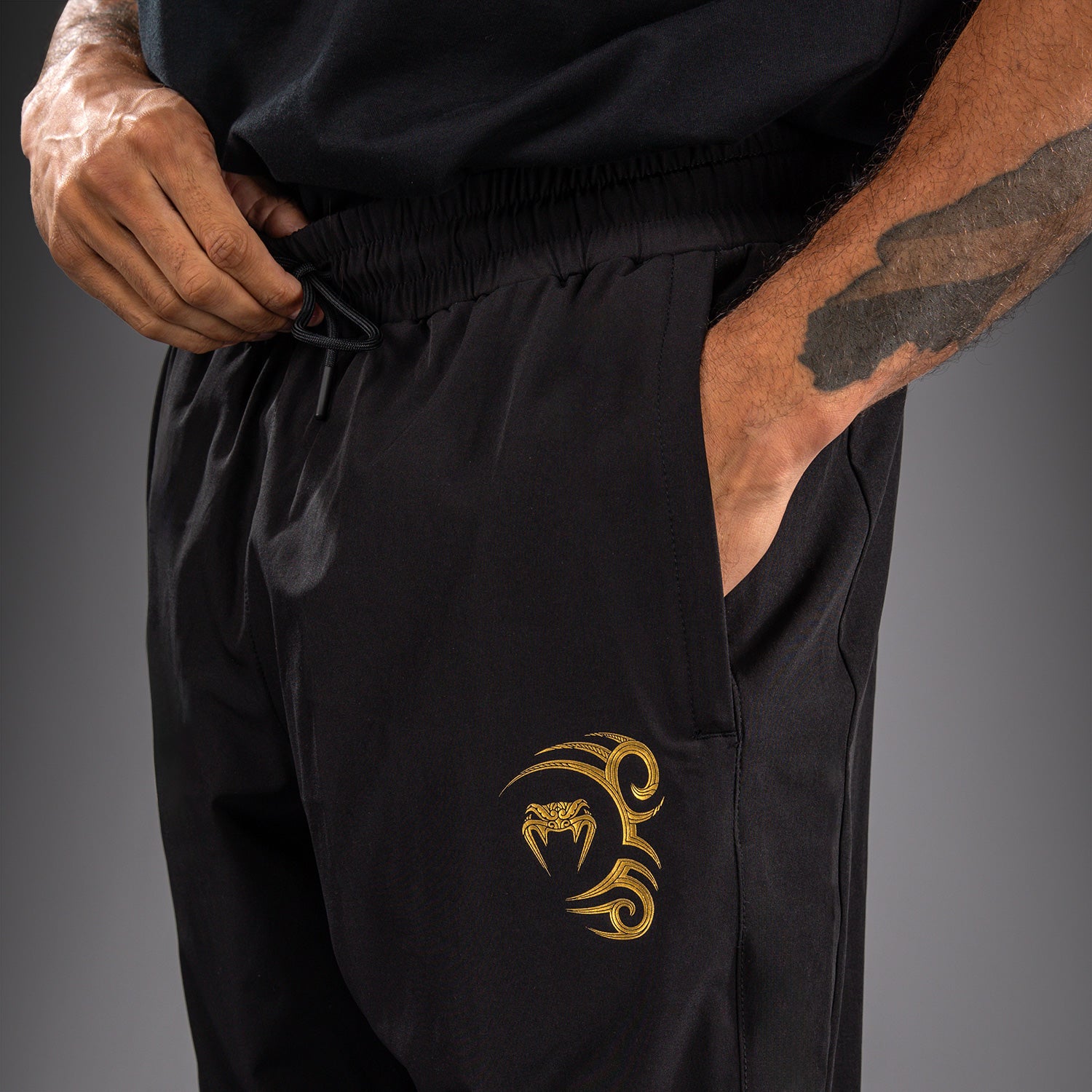 venum-x-mike-tyson-tiger-jogginghose-schwarz-gold-f-r-herren image 5