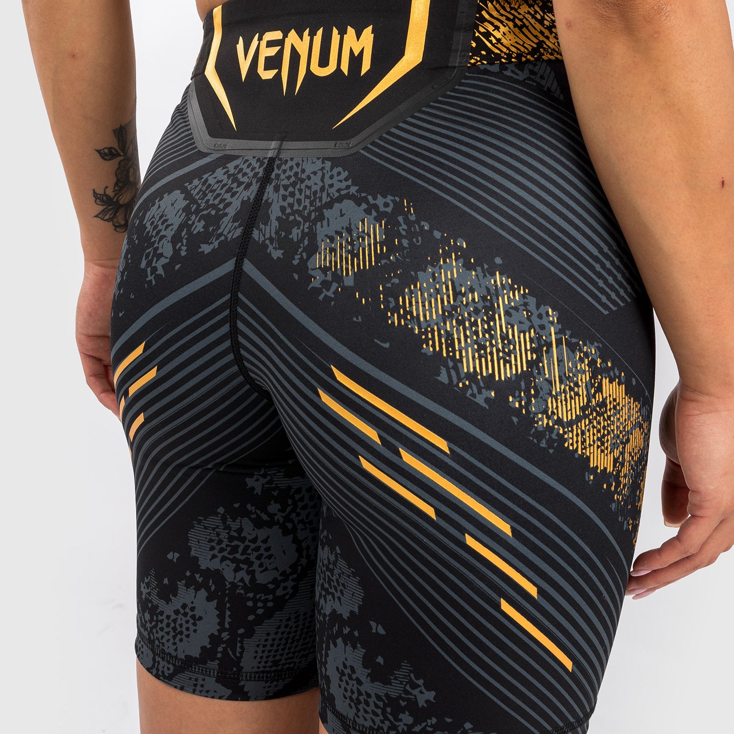 ufc-adrenaline-by-venum-authentic-fight-night-vale-tudo-short-damen-lange-passfo image 6