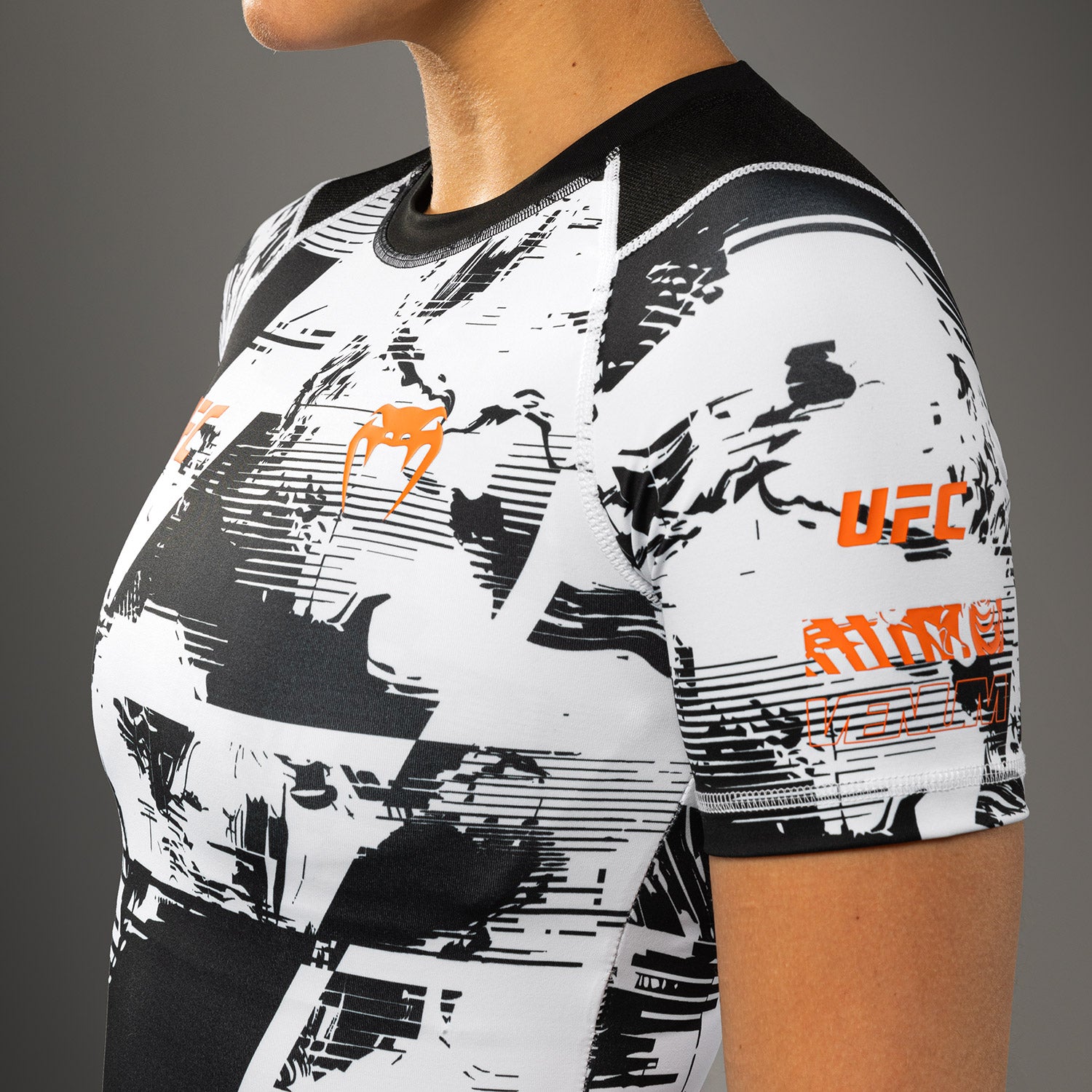 ufc-zenith-by-venum-authentic-fight-week-performance-kurzarm-rashguard-damen-wei image 6