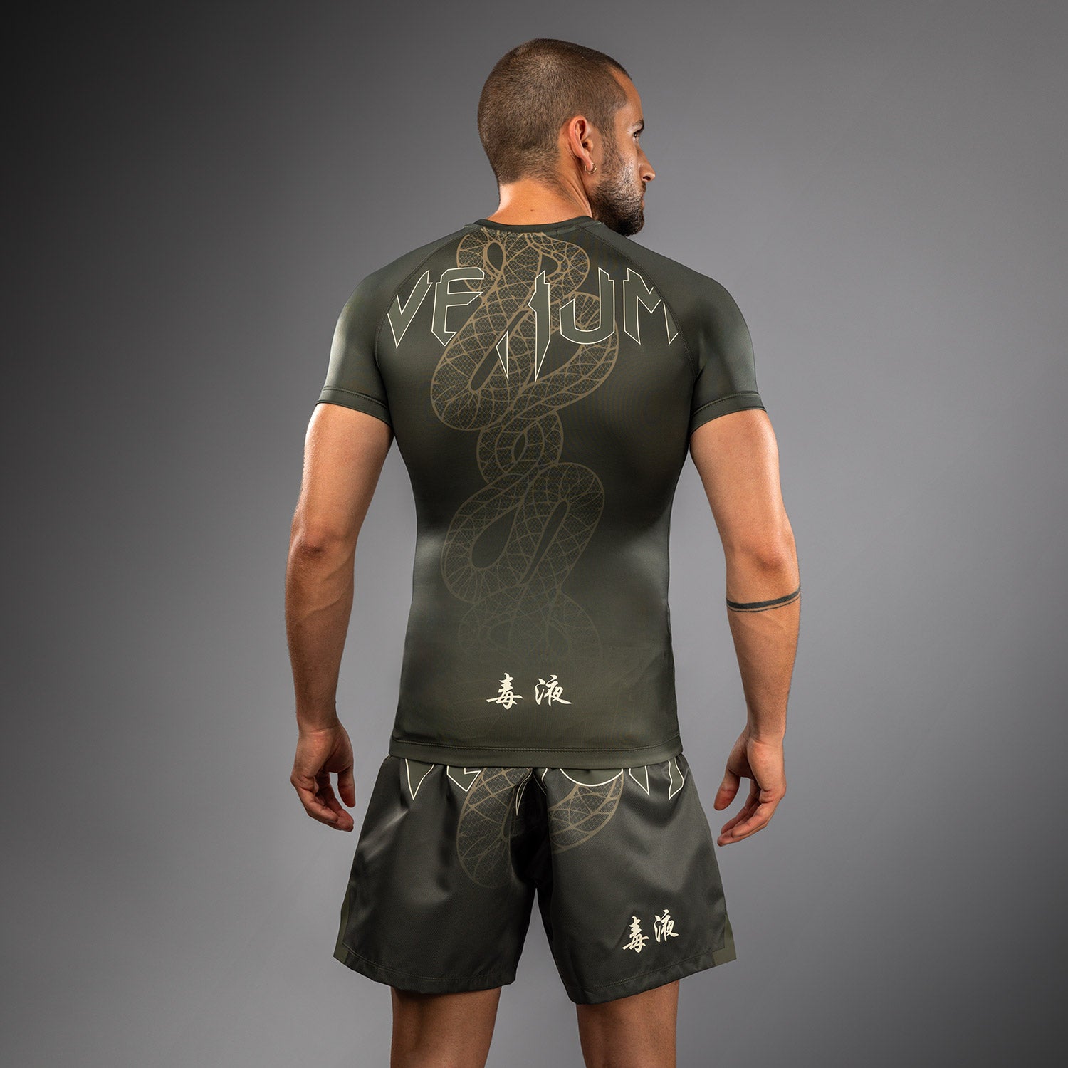 venum-serpenti-kurzarm-rashguard-khaki-bronze-ivory image 1