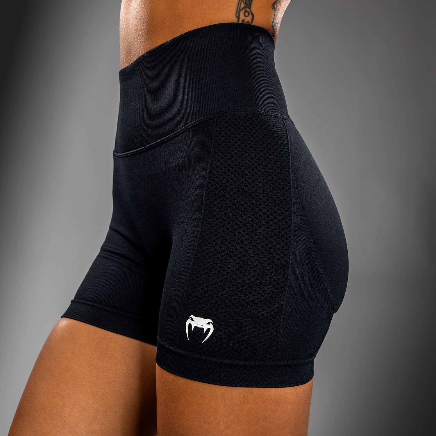 venum-sculpt-vale-tudo-shorts-damen-schwarz-wei image 6