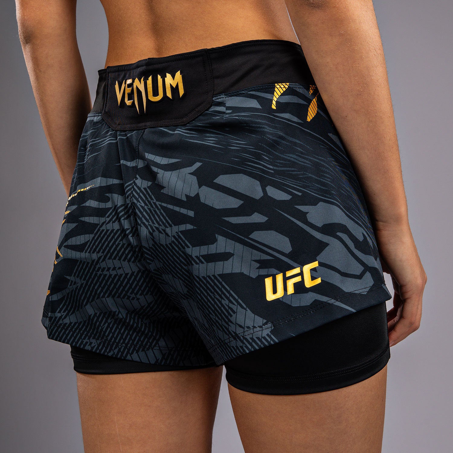 venum-ufc-fusion-authentic-fight-night-damen-fight-short-champion-schwarz-gold image 6