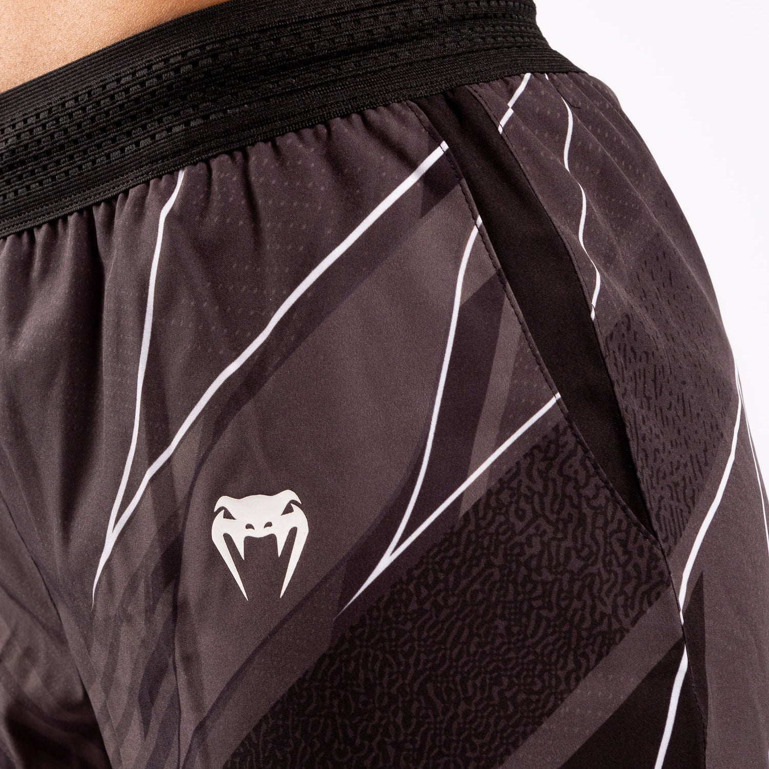 ufc-venum-replica-damen-shorts-schwarz-trainingsshorts image 6