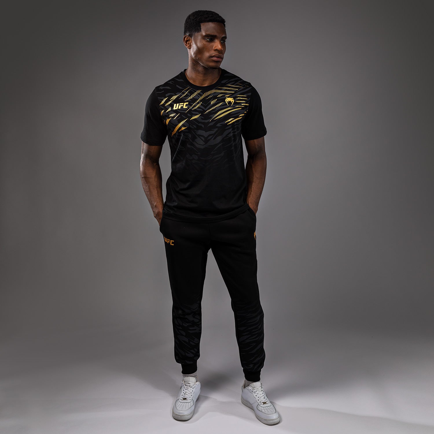 venum-ufc-fusion-replica-herren-t-shirt-kurzarm-champion-schwarz-gold image 3