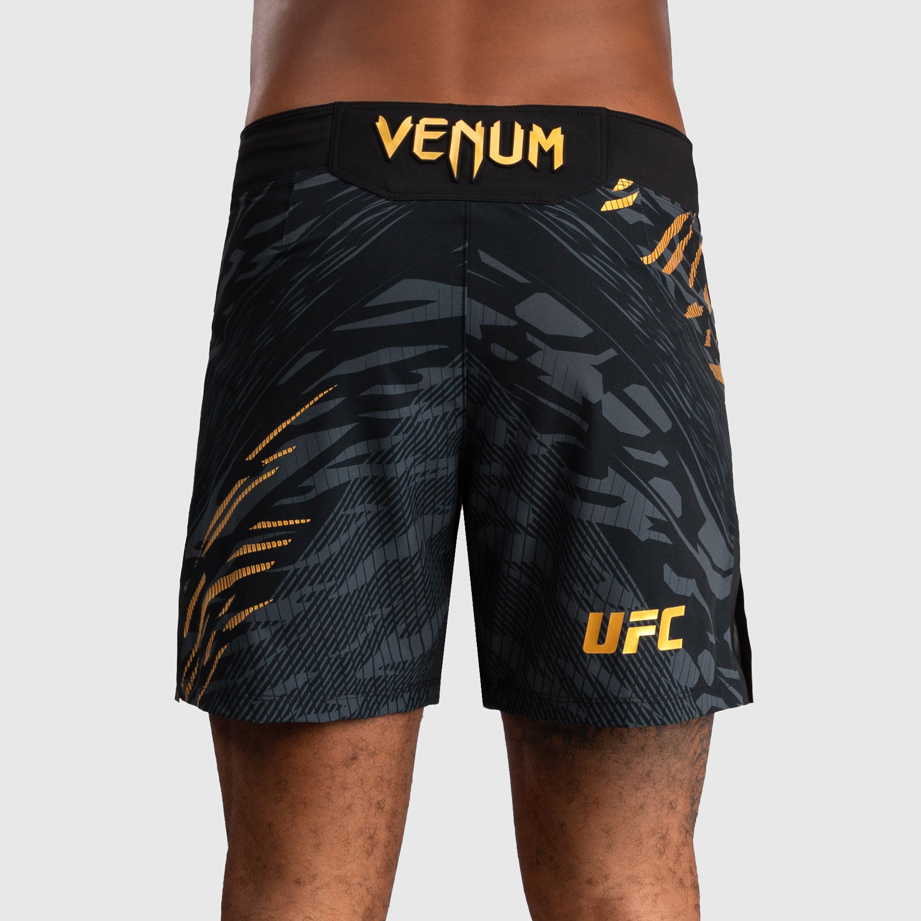 ufc-fusion-by-venum-authentic-fight-night-herren-fight-short-champion-short-fit image 6