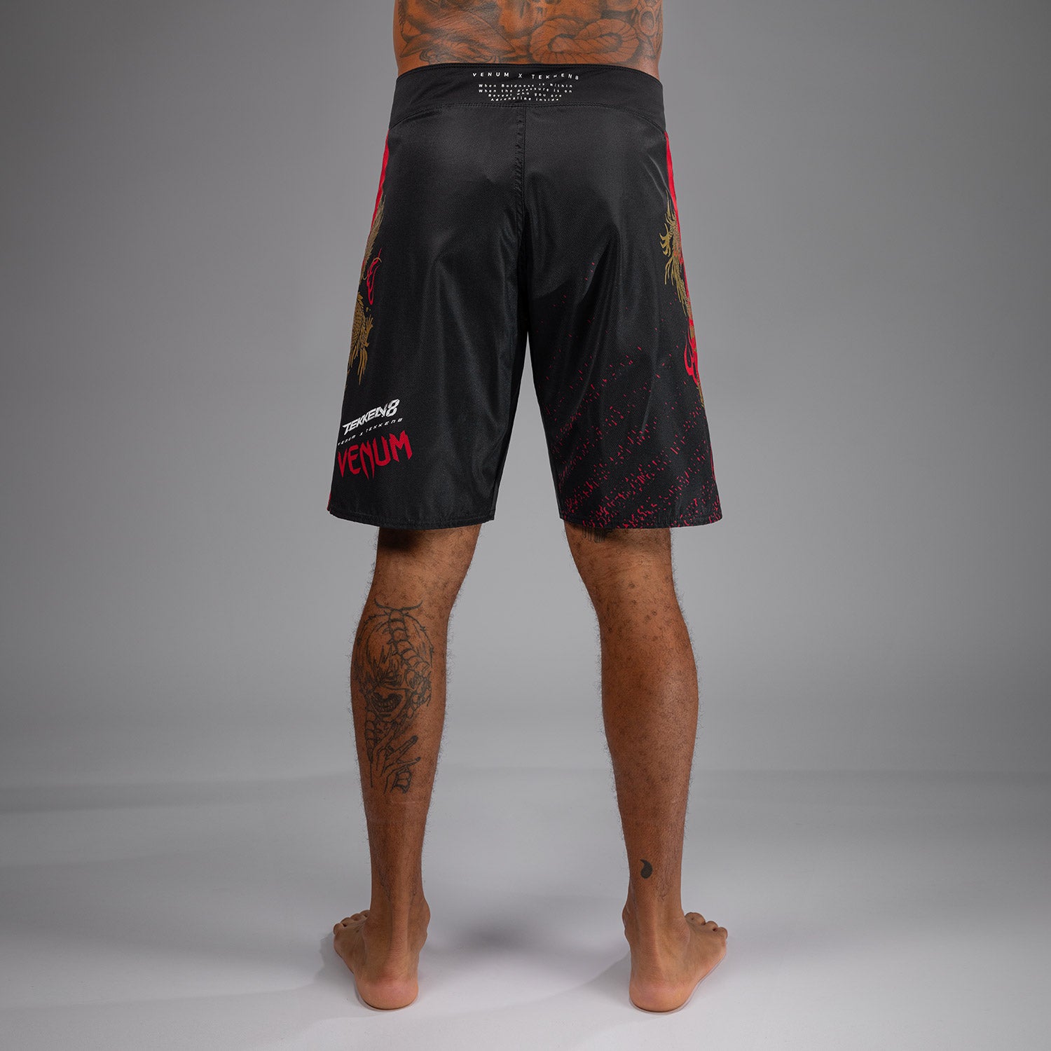 venum-x-tekken-8-marshall-law-fight-shorts-schwarz-rot-gold image 3