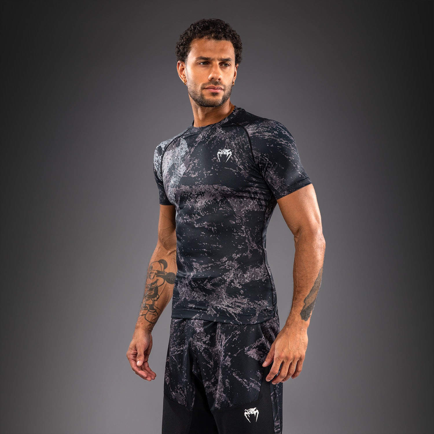 venum-rage-workout-kurzarm-rashguard-schwarz-grau-herren image 2