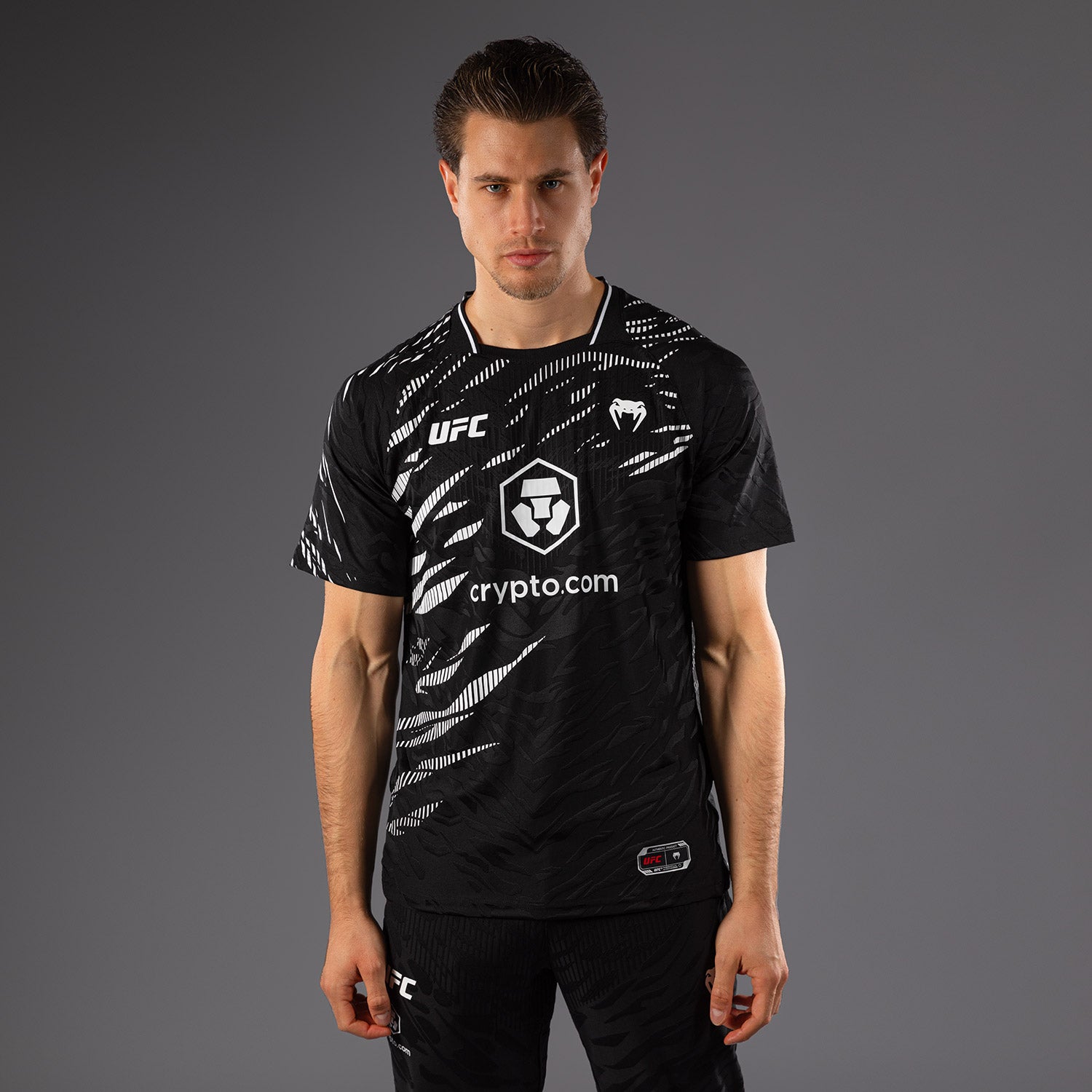 ufc-fusion-by-venum-authentic-fight-night-walkout-jersey-herren-schwarz image 1