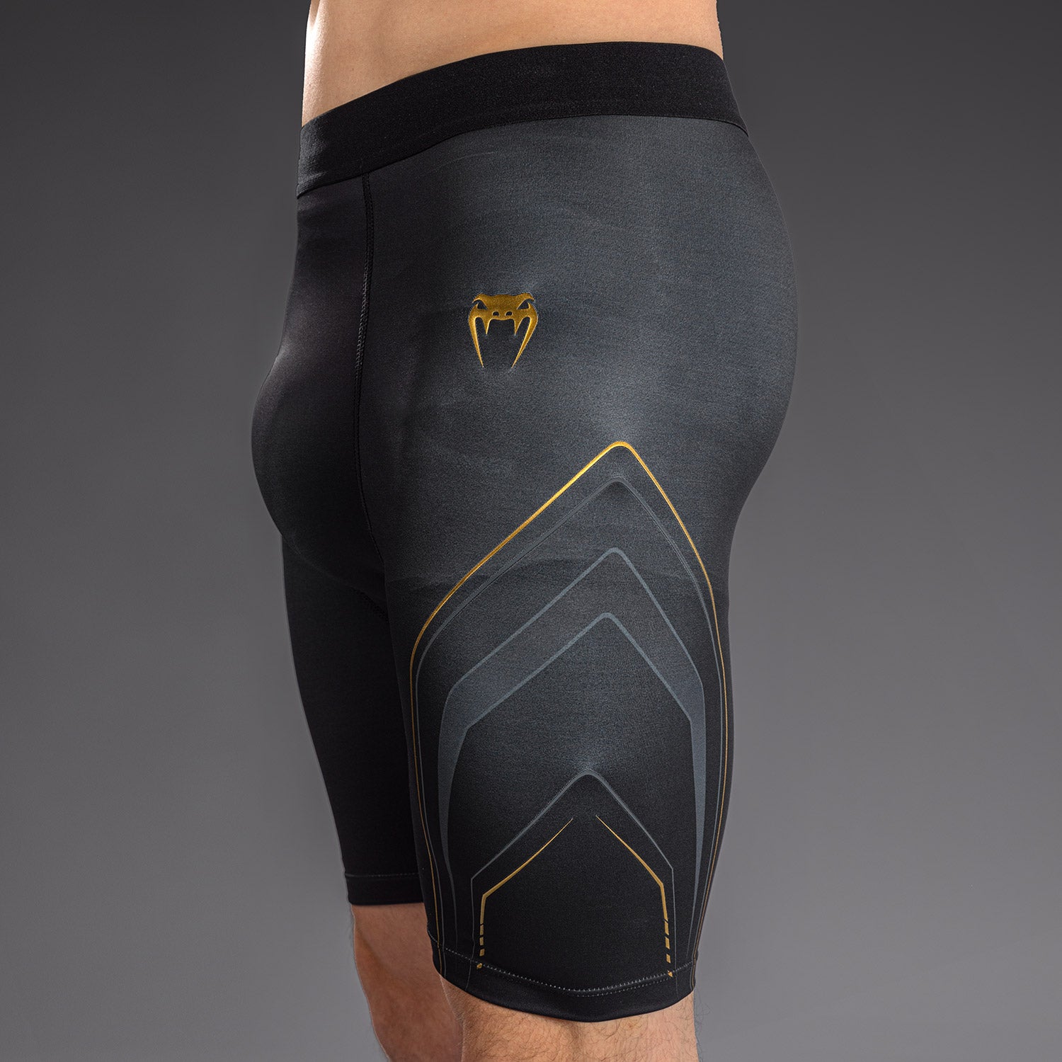 venum-streamline-kompressionsshort-schwarz-gold image 5