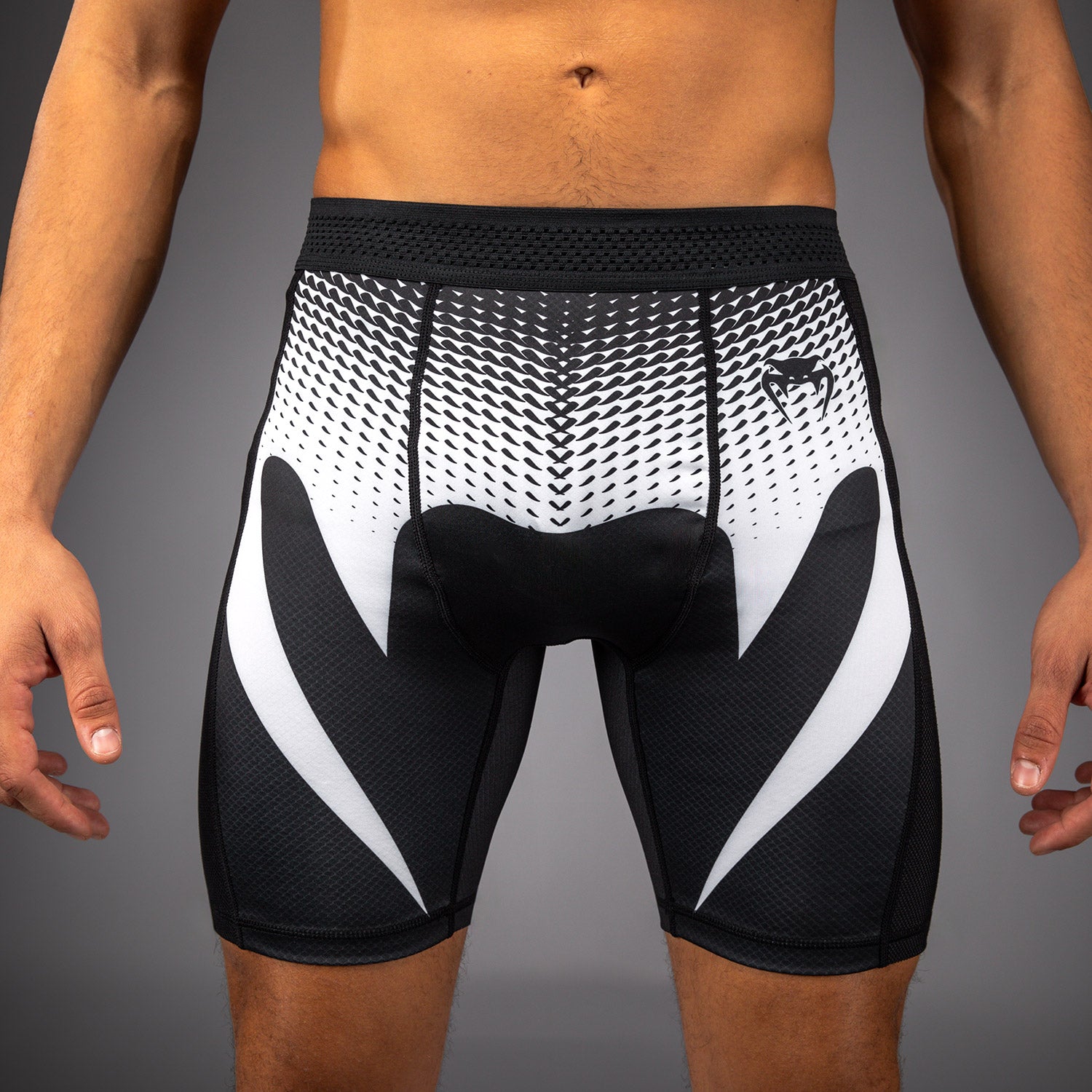 venum-no-gi-vale-tudo-shorts-schwarz-wei image 2