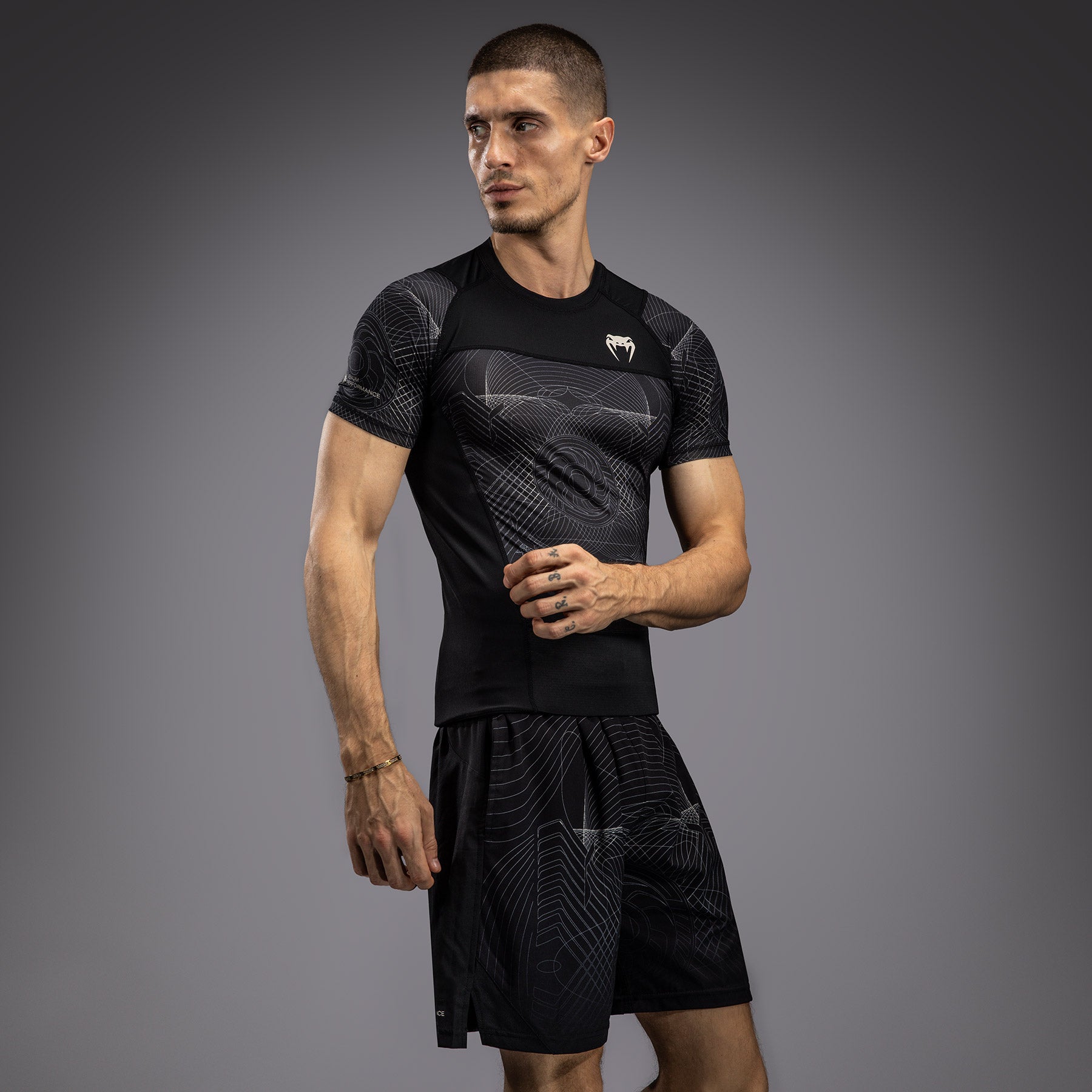 venum-g-fit-air-herren-kurzarm-rashguard-tiefschwarz-w-stensand image 3