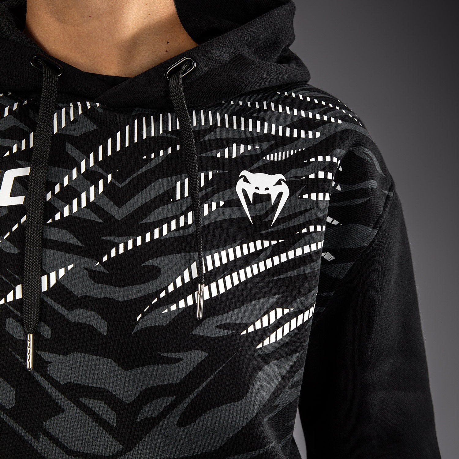 ufc-fusion-by-venum-replica-damen-pullover-hoodie-schwarz image 4