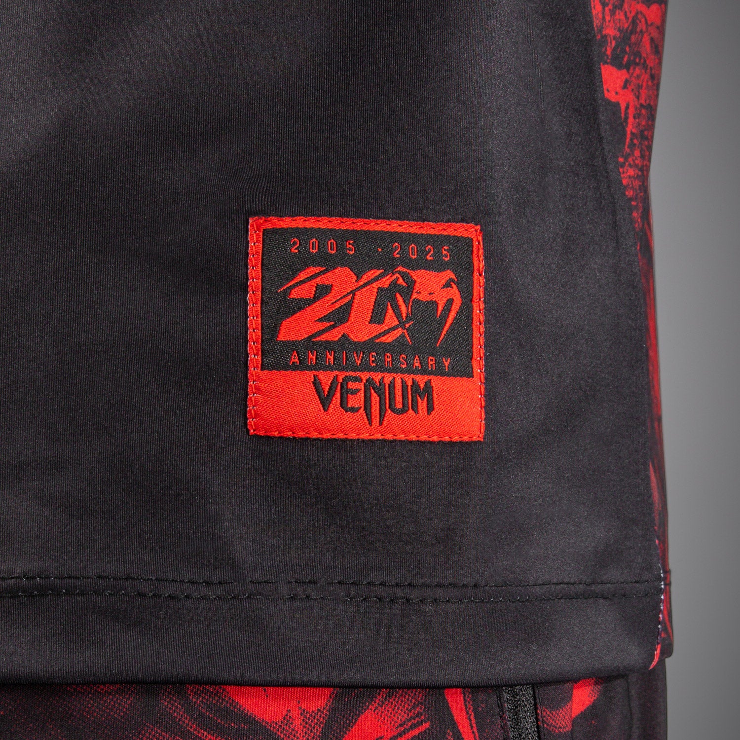 venum-20th-anniversary-dry-tech-t-shirt-schwarz-rot-herren image 6