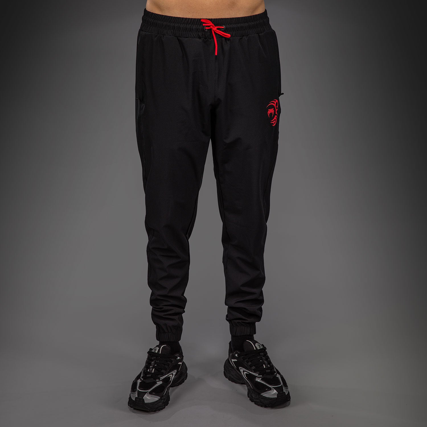venum-x-mike-tyson-tiger-jogginghose-herren-tiefschwarz-intensivrot image 1