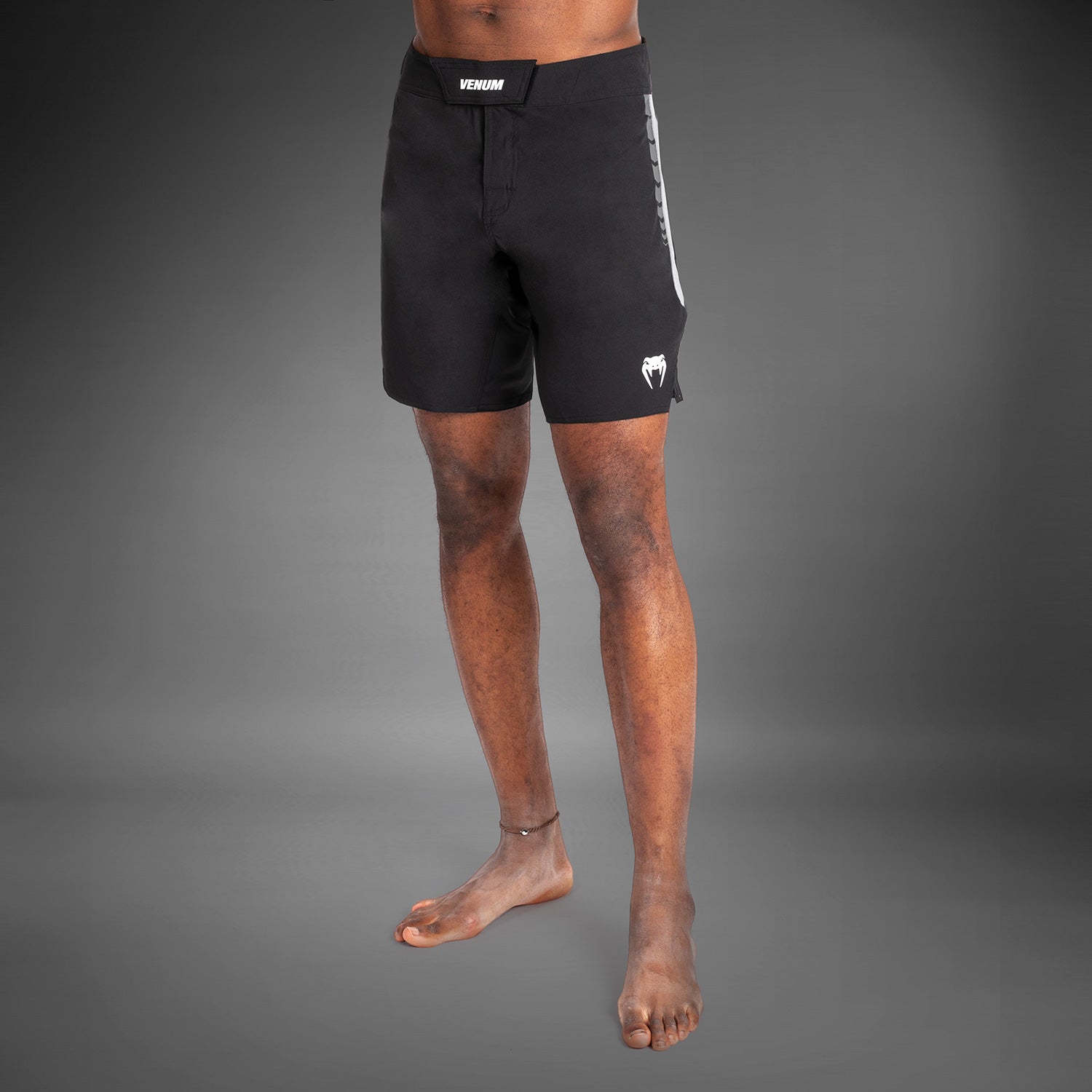 venum-tempest-herren-kampfshorts-schwarz-grau image 1