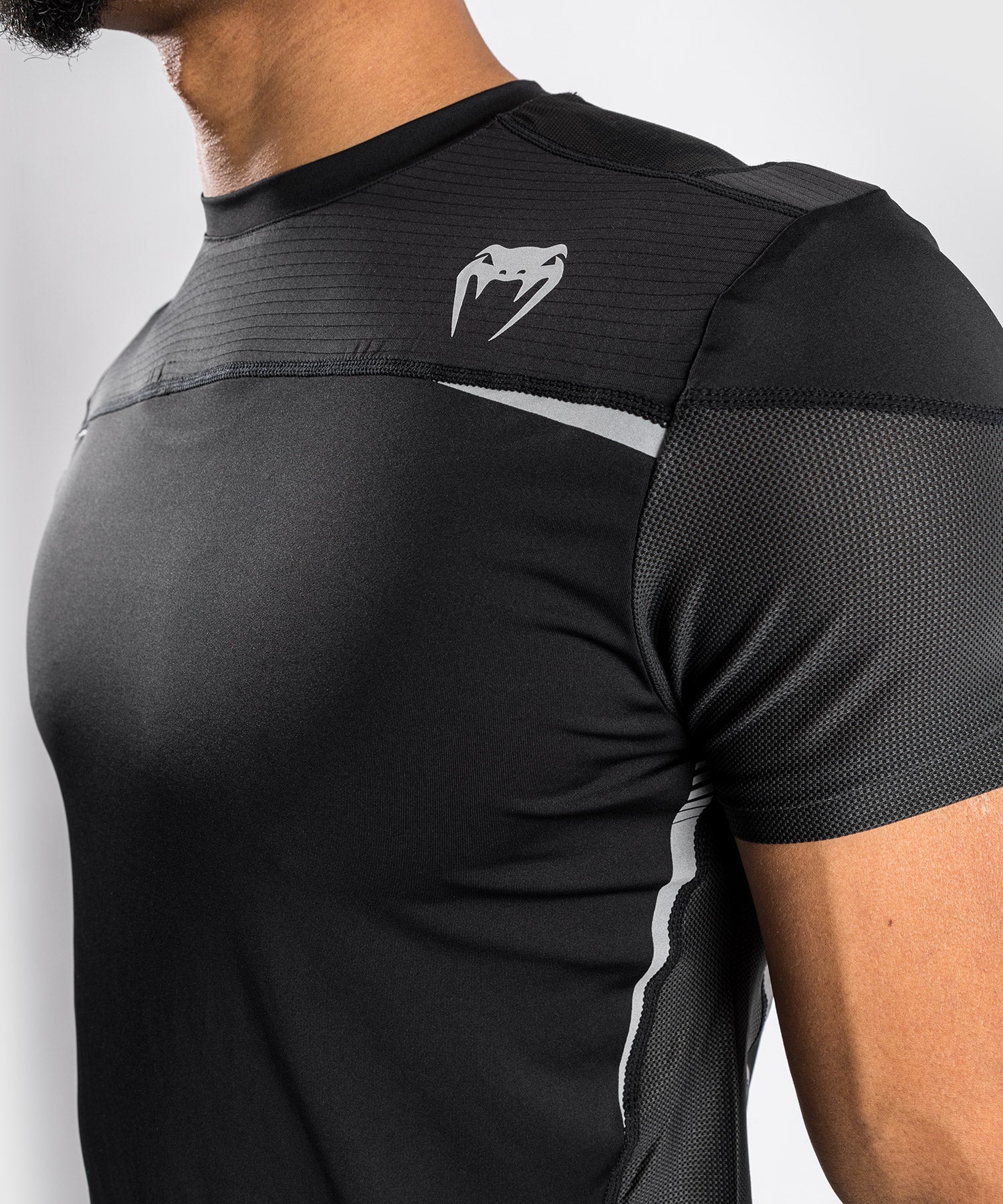 venum-tempest-2-0-dry-tech-t-shirt-schwarz-grau-2 image 4