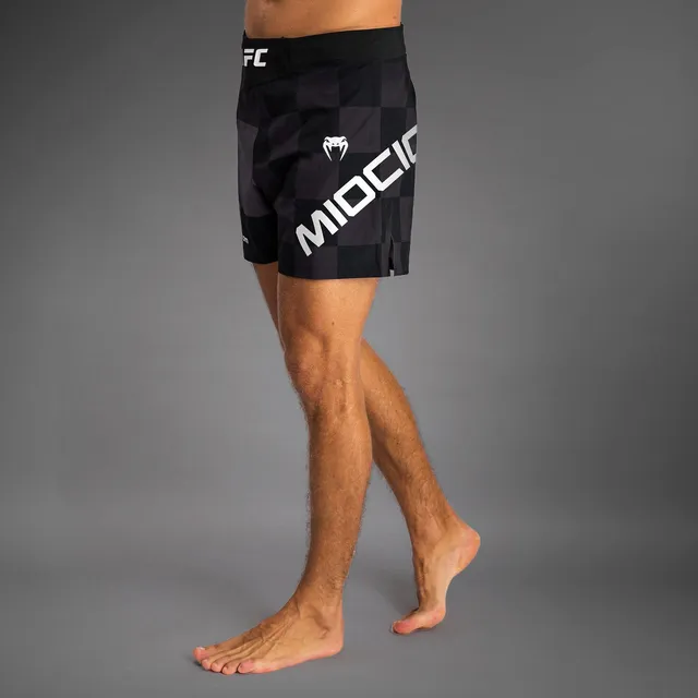 ufc-unrivaled-by-venum-stipe-miocic-fight-short-short-fit-schwarz image 1
