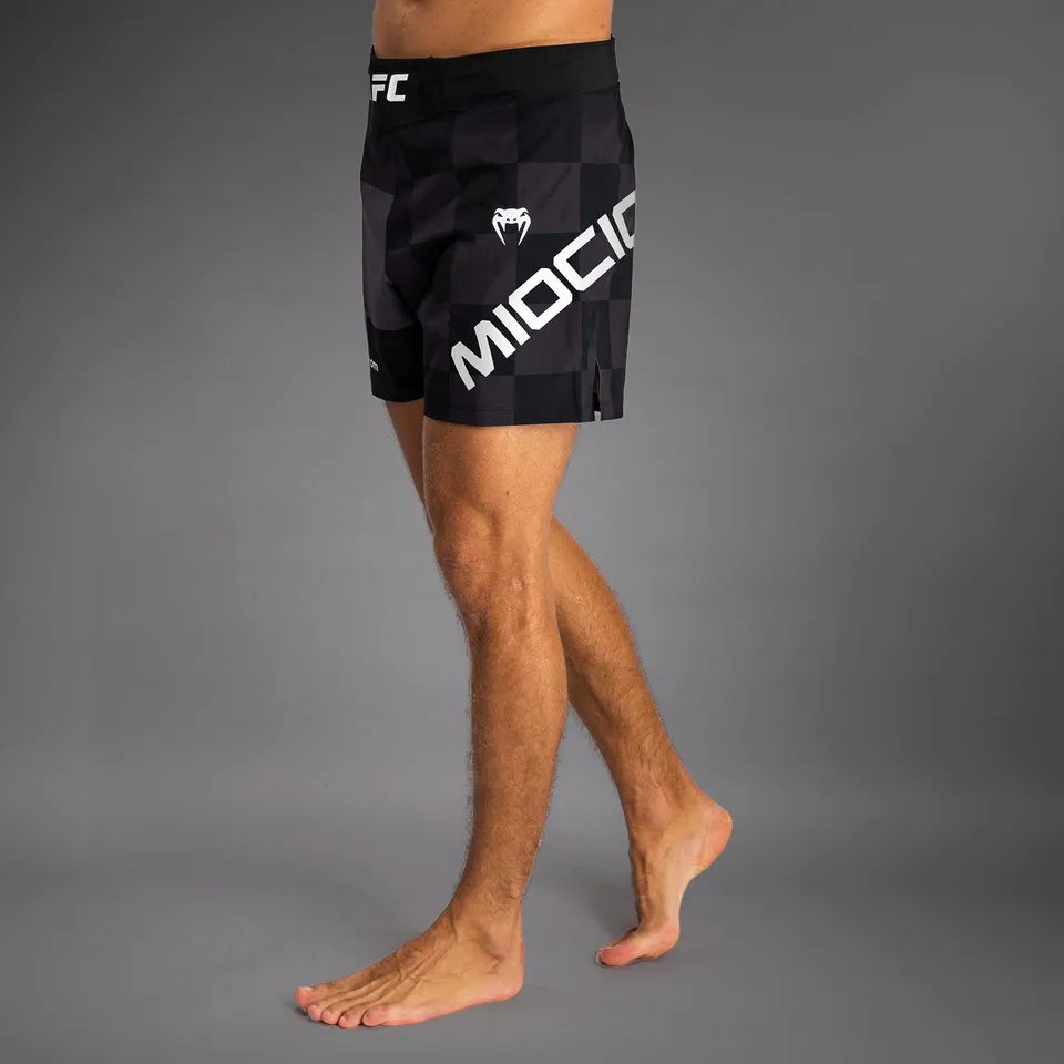 ufc-unrivaled-by-venum-stipe-miocic-fight-short-short-fit-schwarz image 1