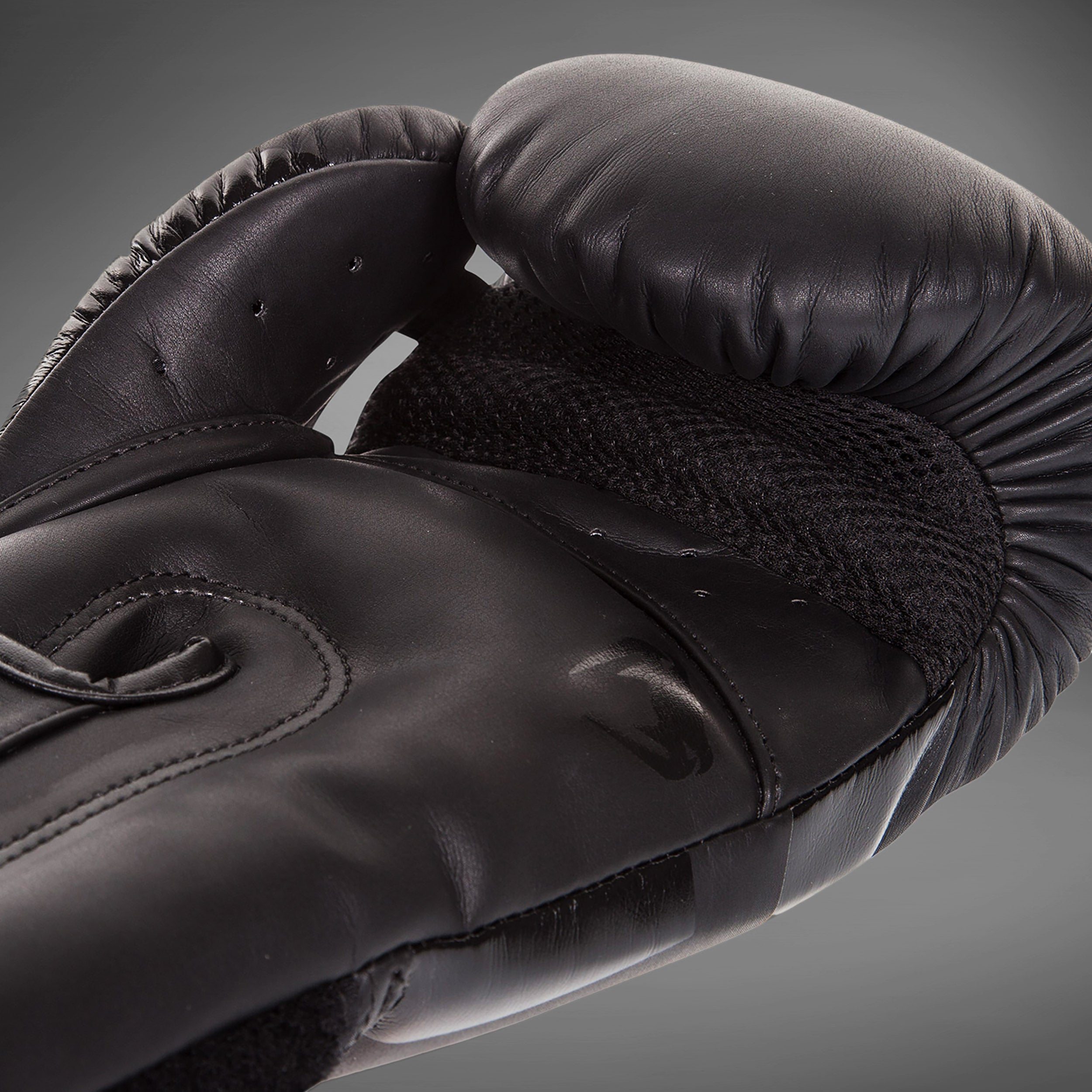 venum-elite-boxhandschuhe-schwarz image 4