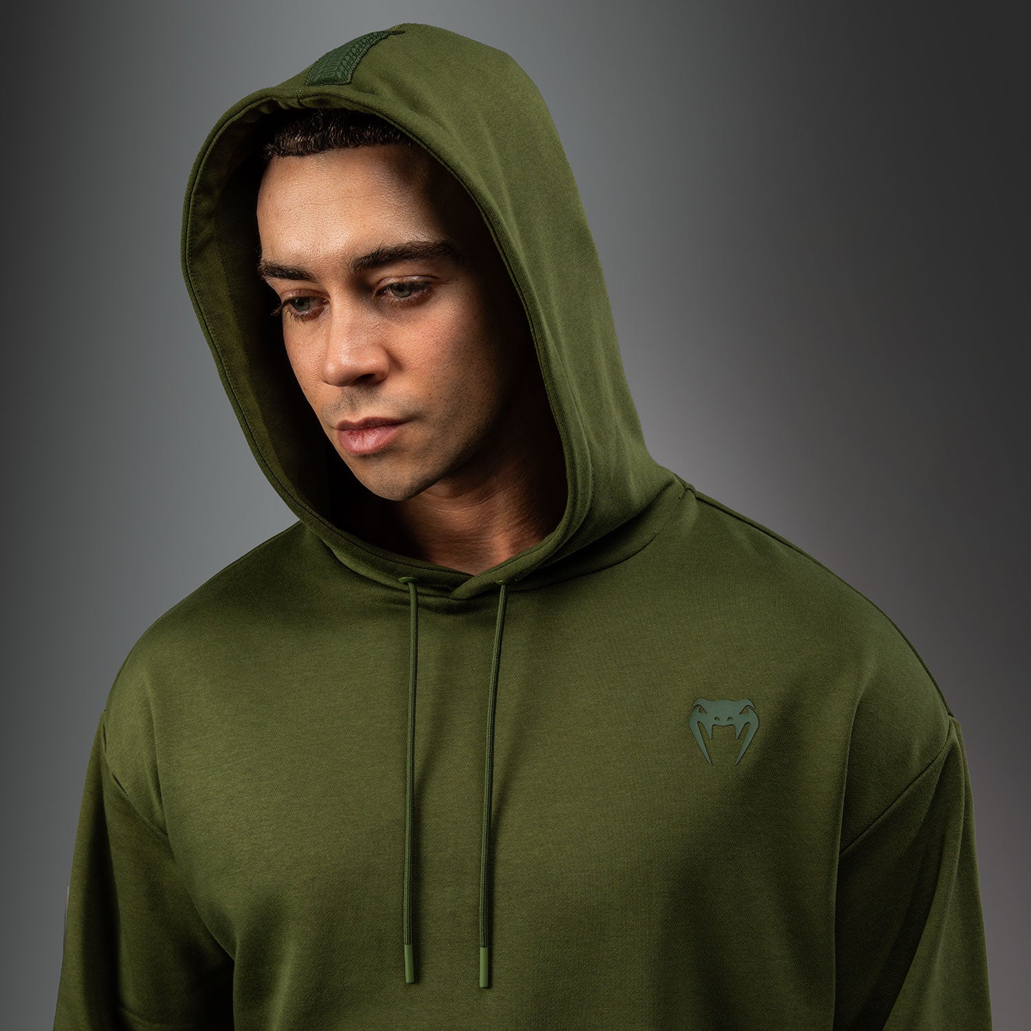venum-divide-hoodie-khaki-herren-hoodie-leicht-oversized image 5