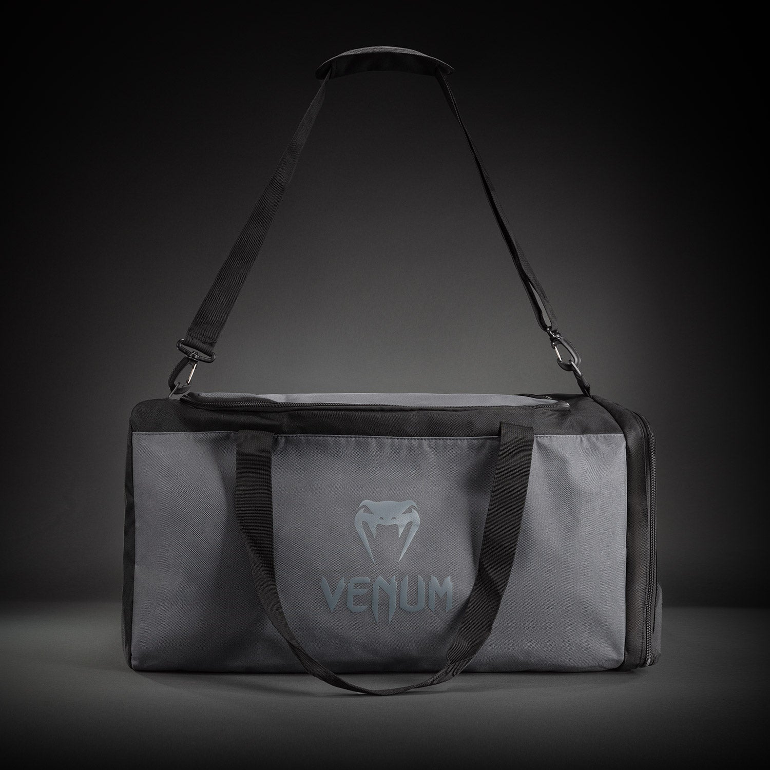 venum-essential-sporttasche-61-l-duffle-bag-grau-schwarz image 1