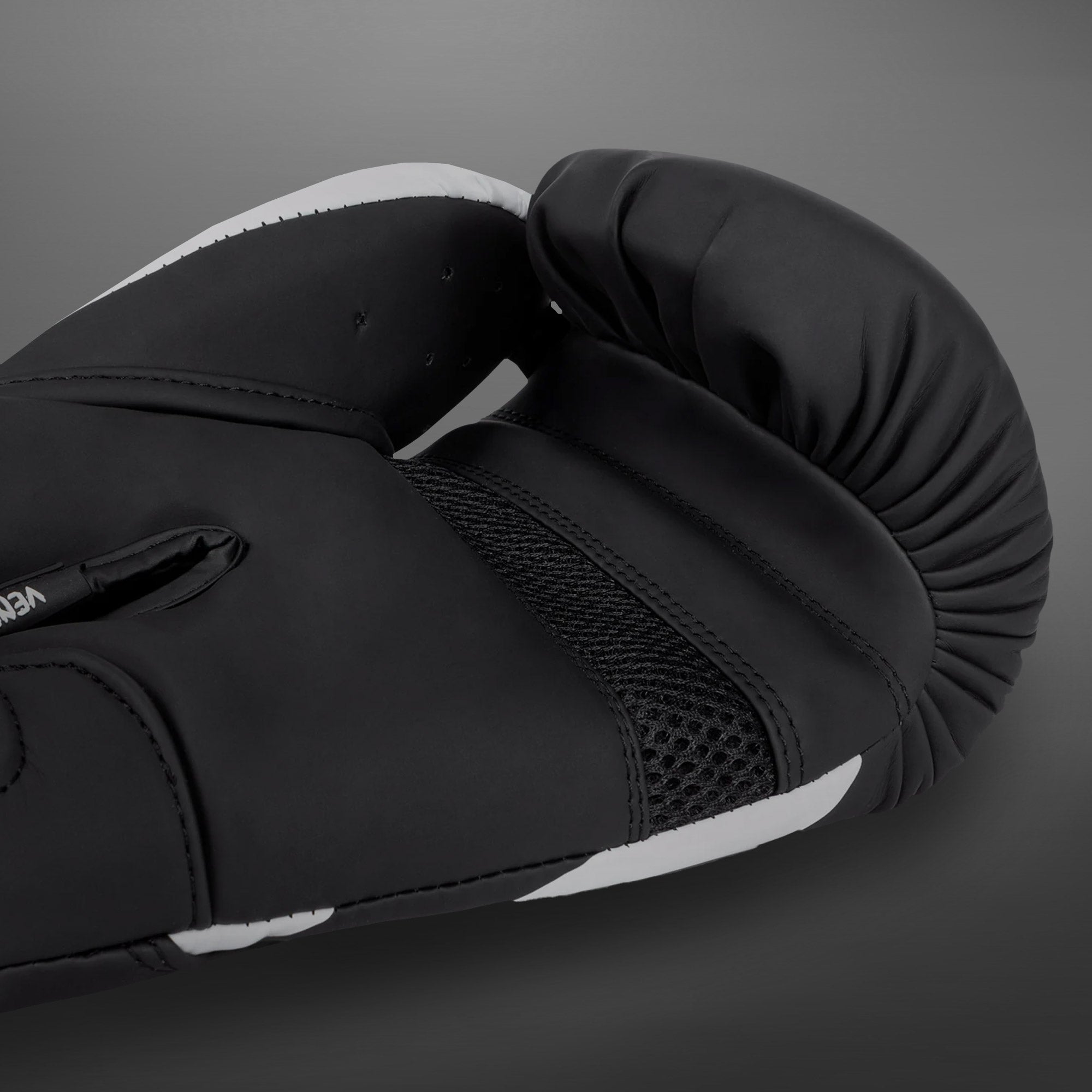 venum-challenger-4-0-boxhandschuhe-schwarz-wei image 5
