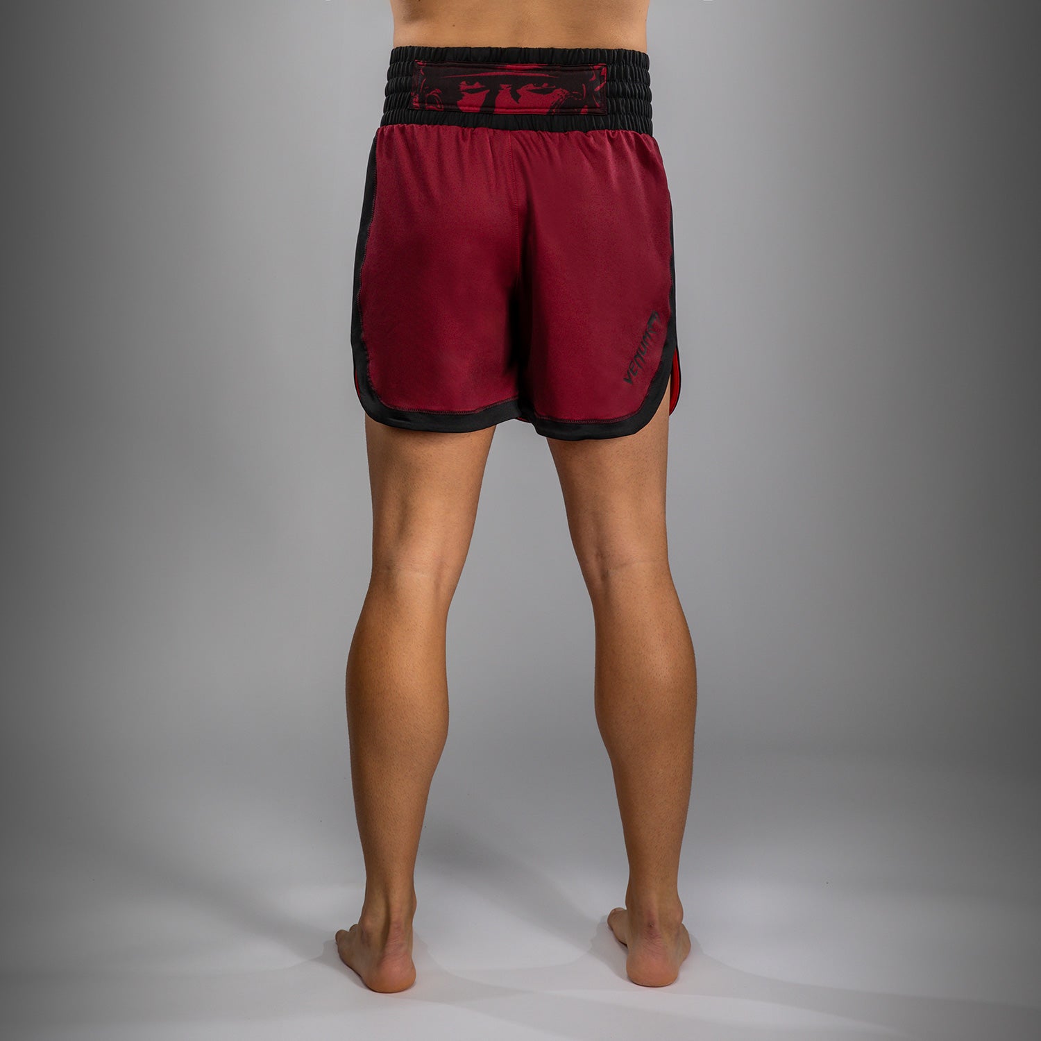 venum-x-assassin-s-creed-shadows-herren-boxershorts-burgunder-schwarz image 3