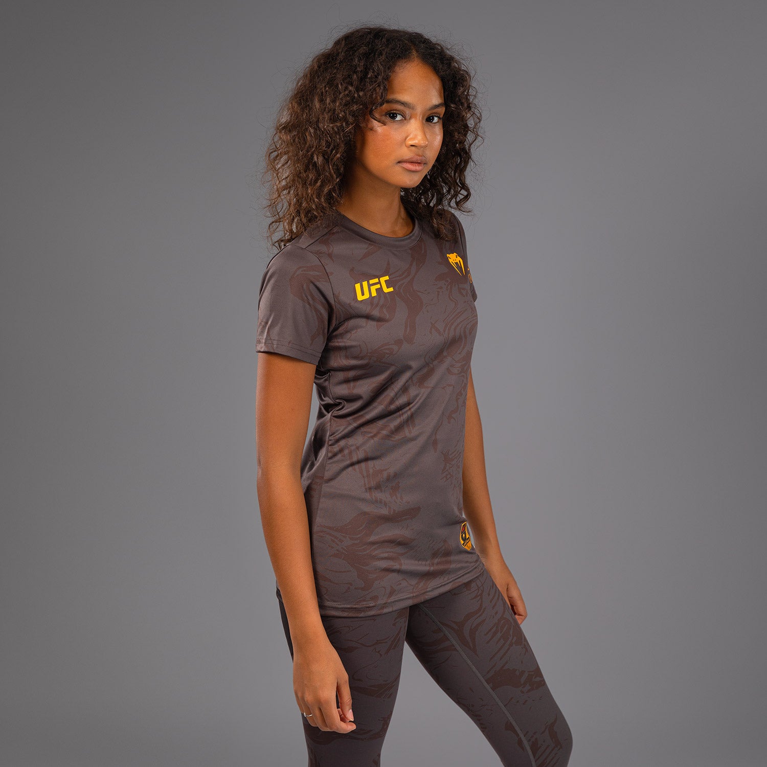 ufc-fusion-by-venum-fight-week-damen-dry-tech-t-shirt-erdiges-braun image 3