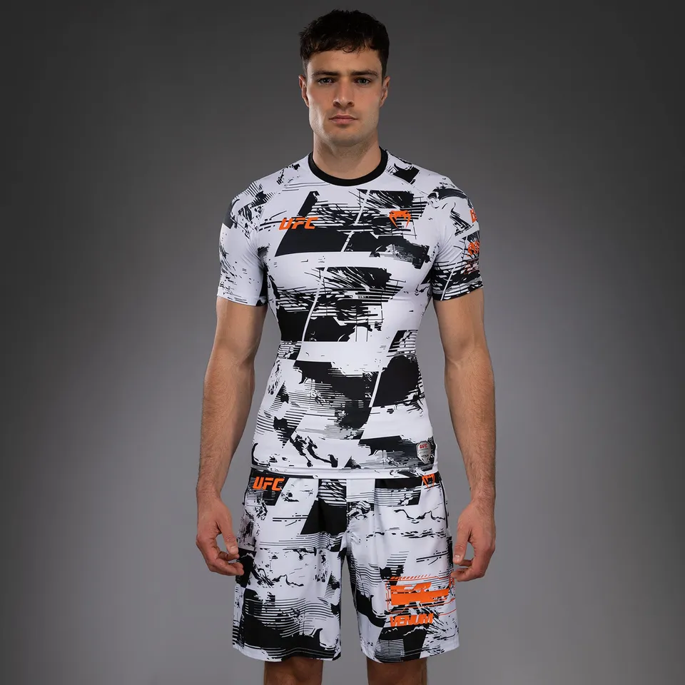 ufc-zenith-by-venum-authentic-fight-week-rashguard-kurzarm-herren-wei image 1