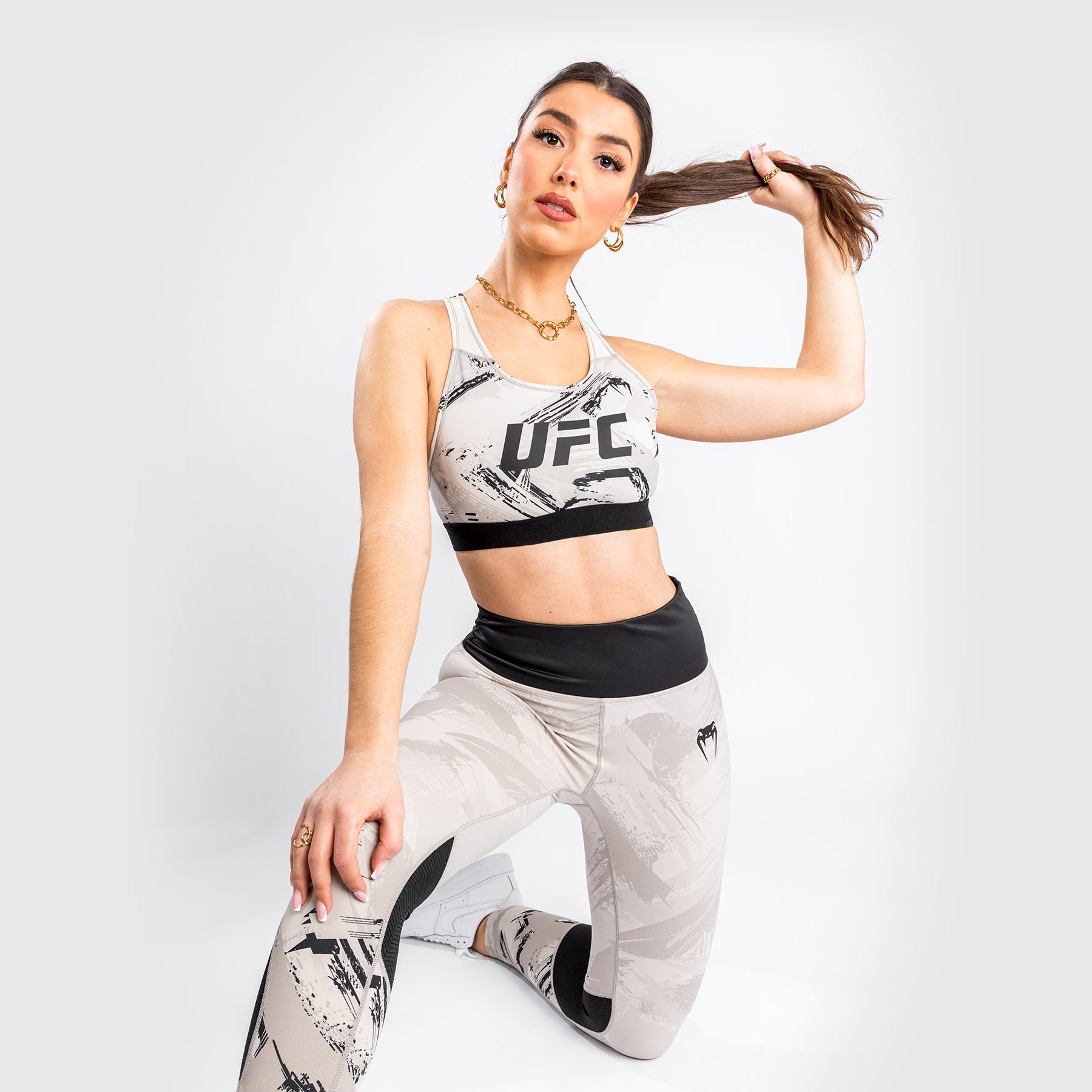 venum-ufc-authentic-fight-week-2-0-sport-bh-damen-sand-schwarz image 5