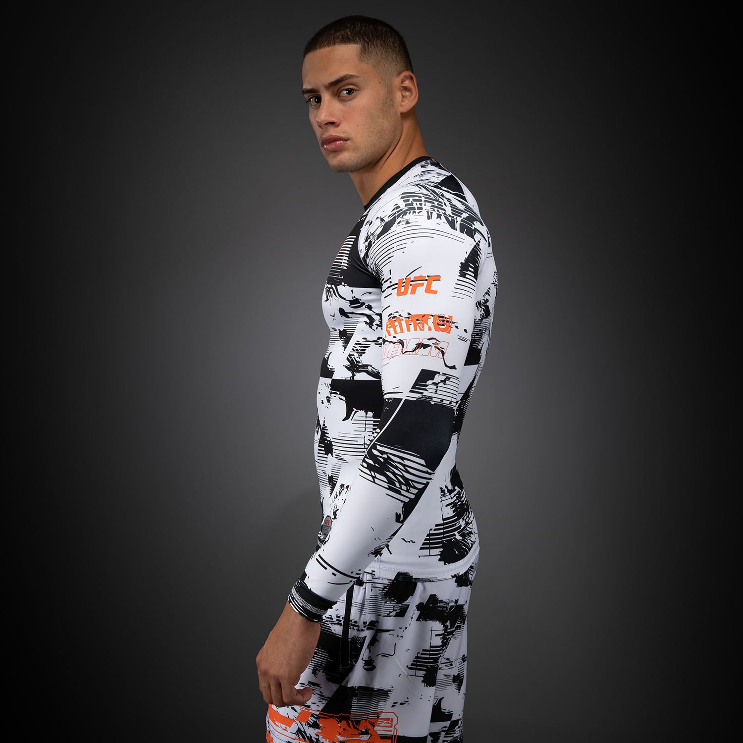 ufc-zenith-by-venum-authentic-fight-week-rashguard-langarm-herren-wei image 2