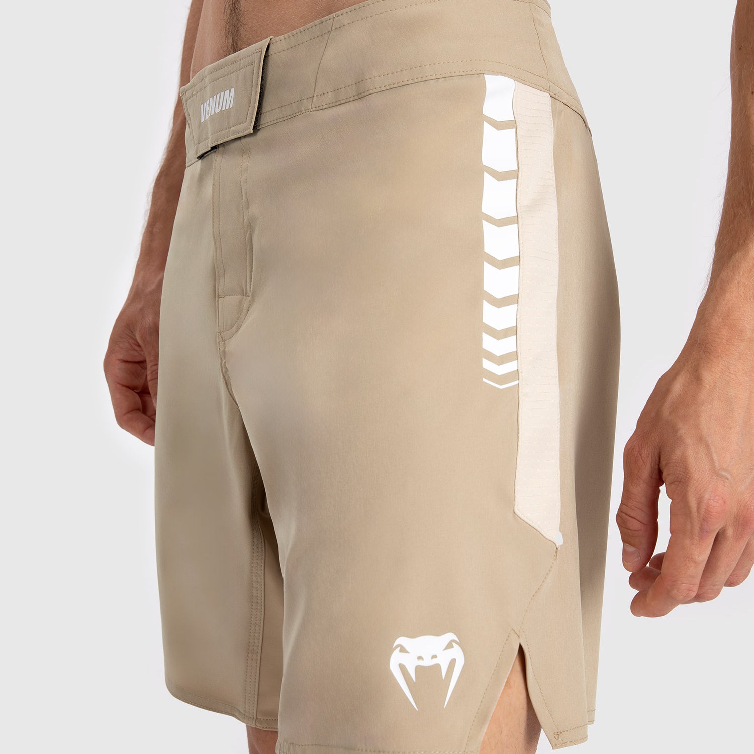 venum-tempest-herren-kampfshorts-beige-sand image 4