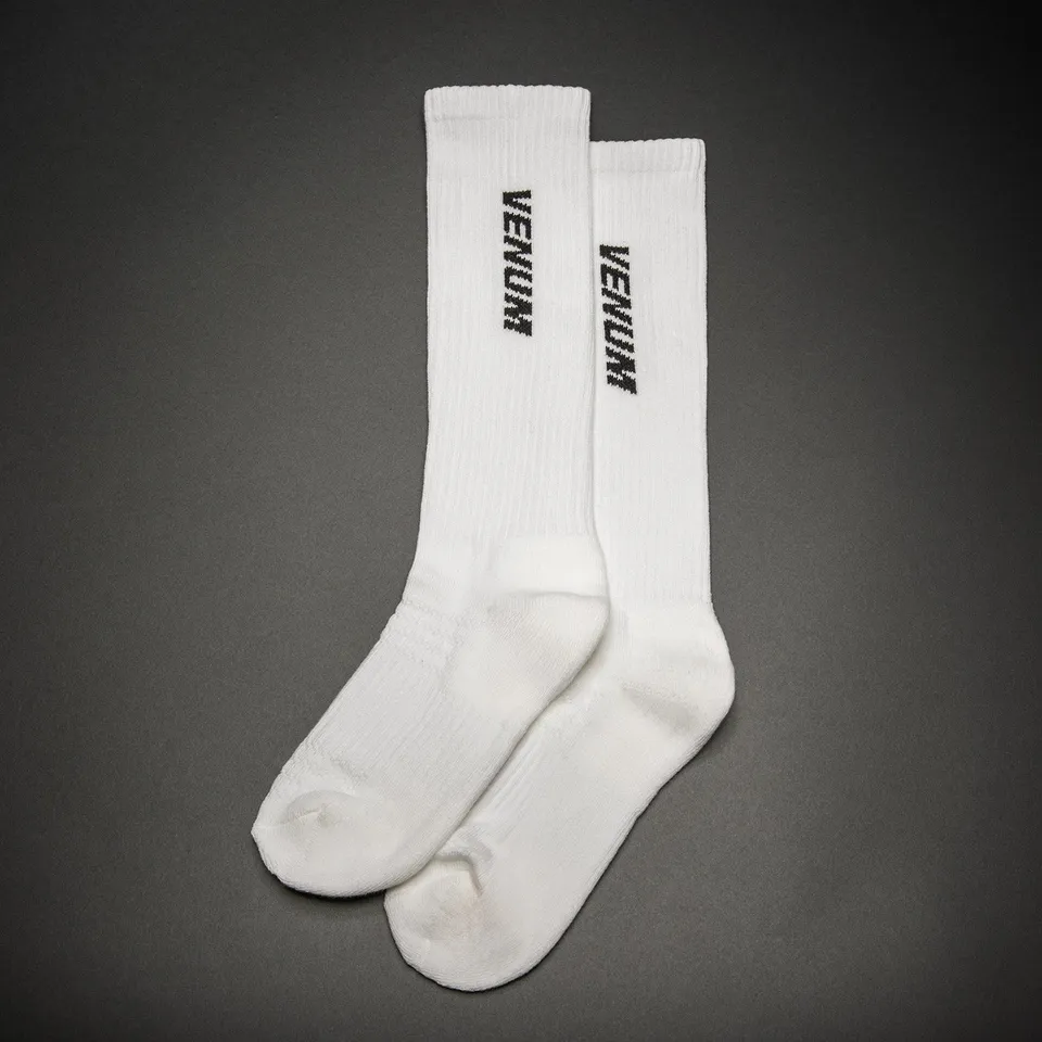 venum-essential-over-the-calf-socken-wei-schwarz image 1
